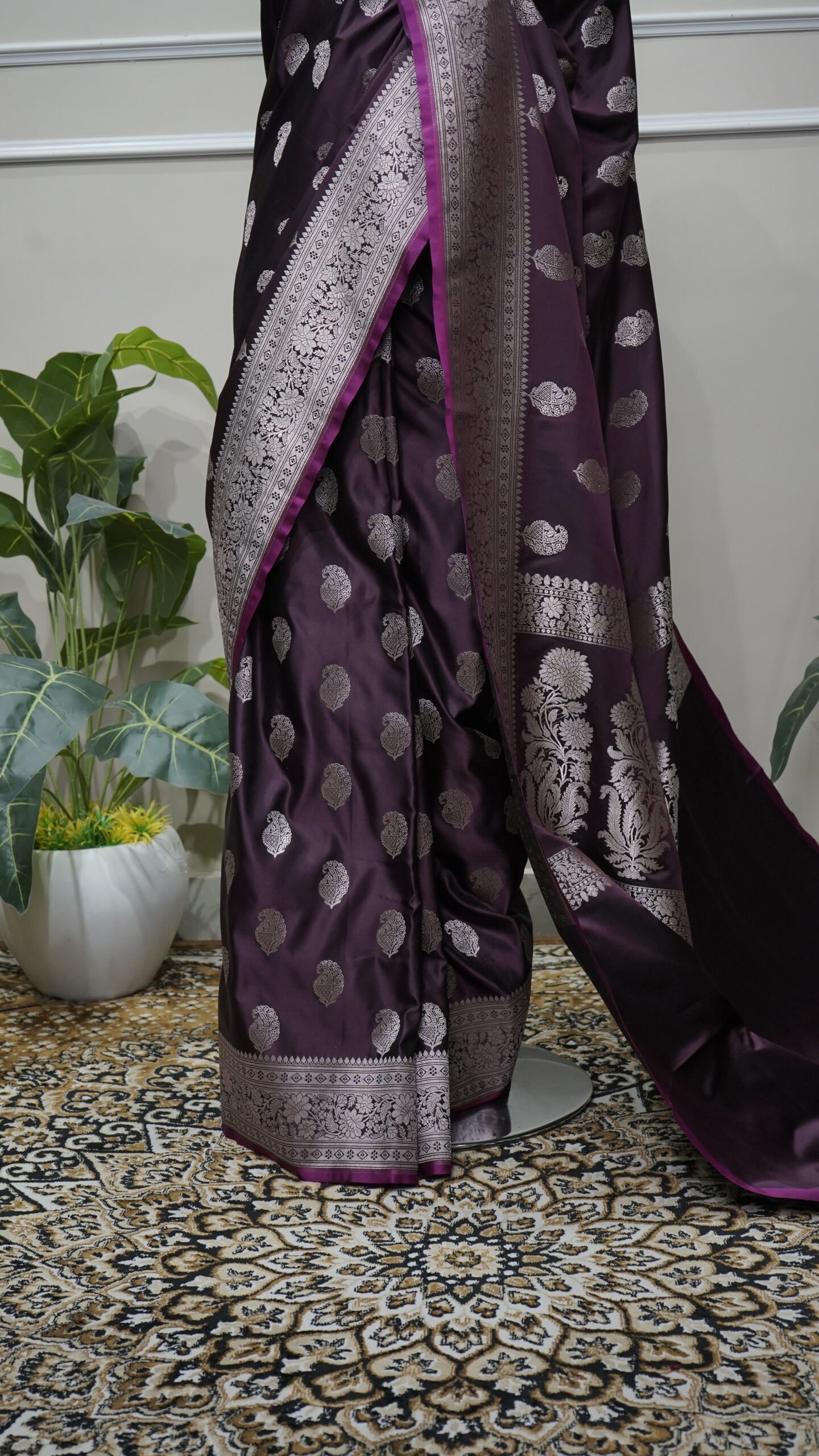 Royal Plum Silver Zari Banarasi Silk Saree - Image 4