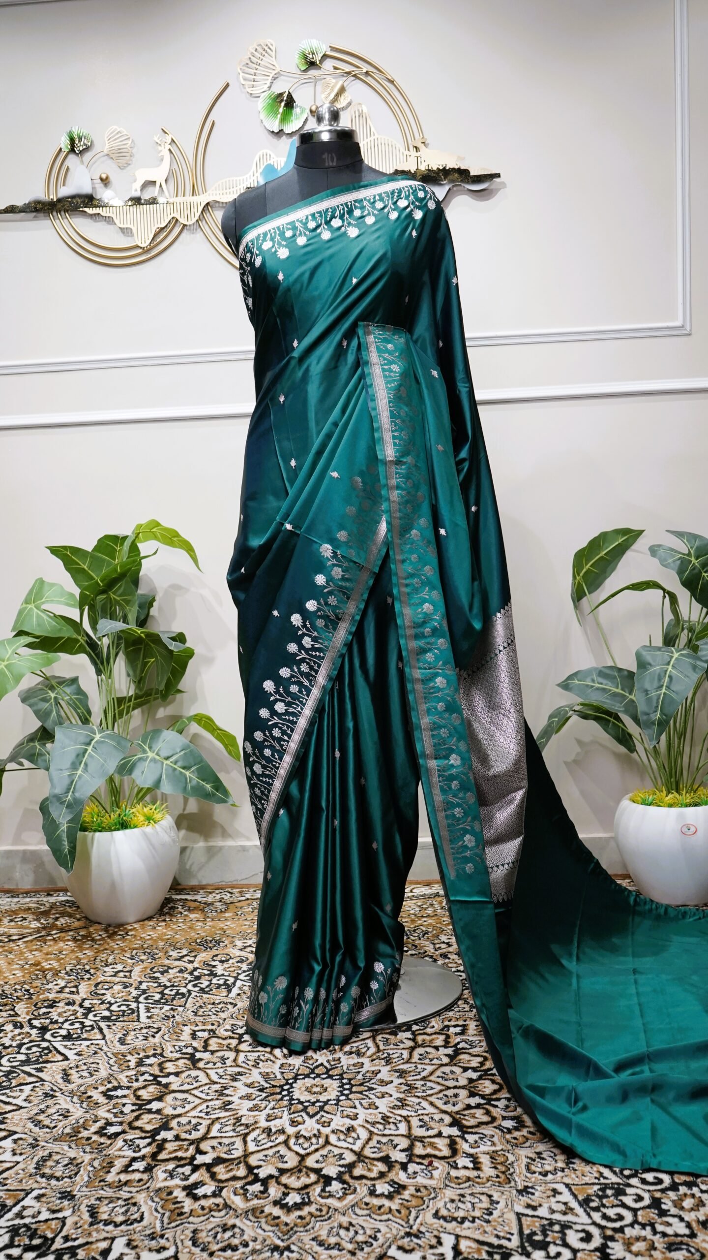 Emerald Green Banarasi Silk Saree with Silver Zari Weaving - Image 6