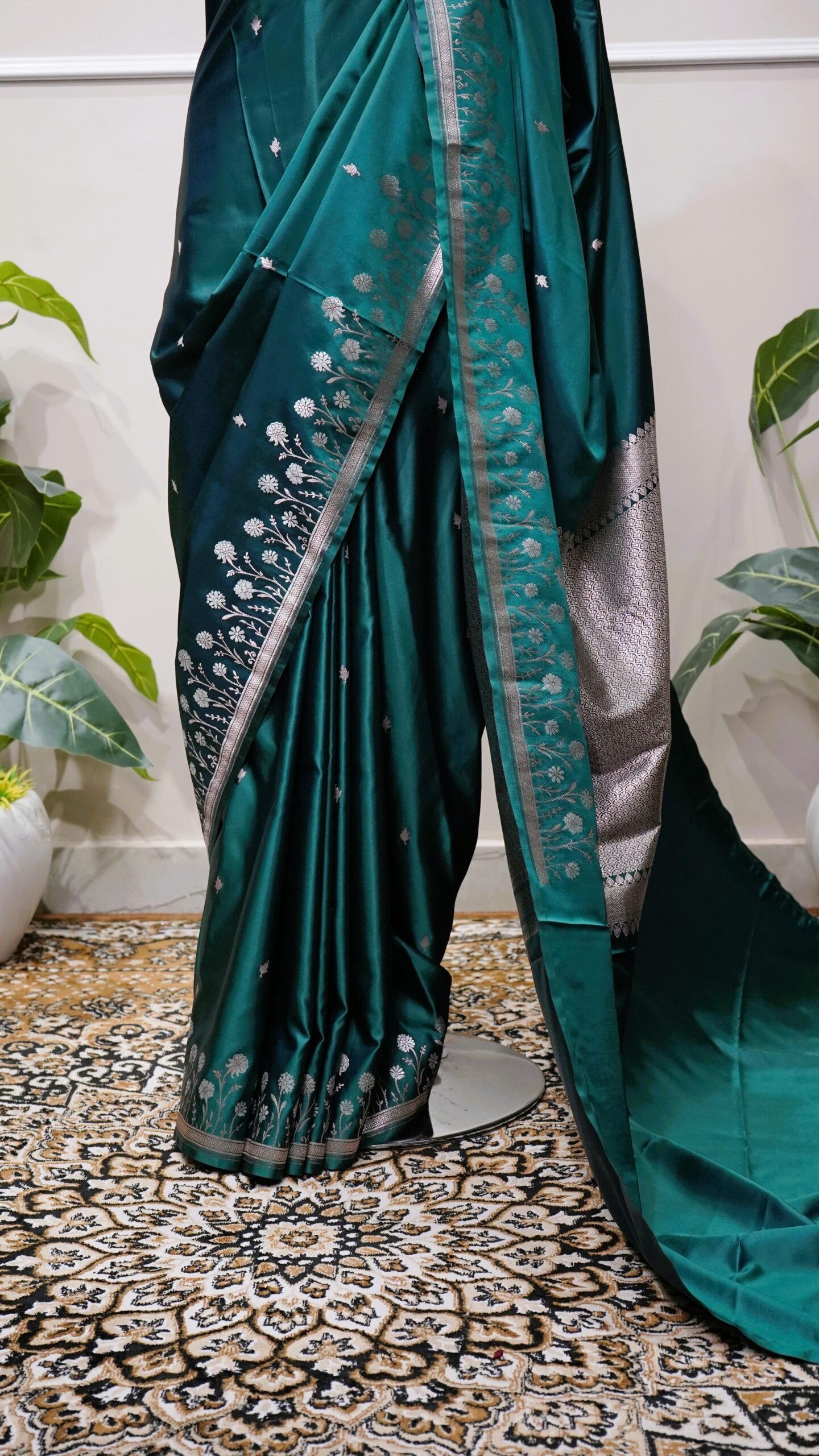 Emerald Green Banarasi Silk Saree with Silver Zari Weaving - Image 5