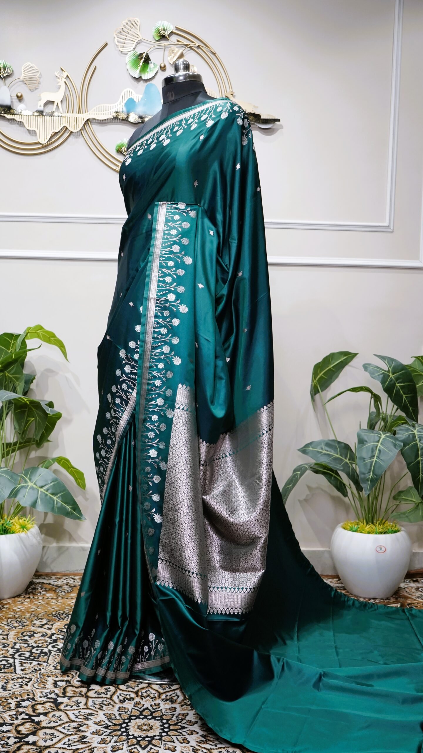 Emerald Green Banarasi Silk Saree with Silver Zari Weaving - Image 3