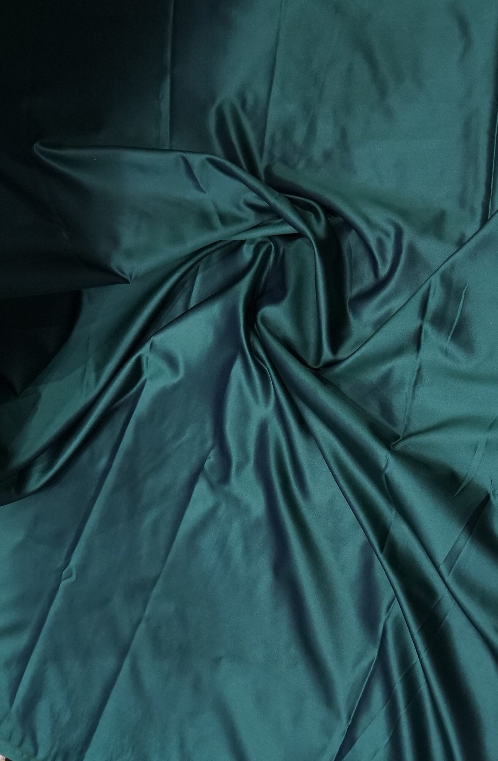 Emerald Green Banarasi Silk Saree with Silver Zari Weaving - Image 2