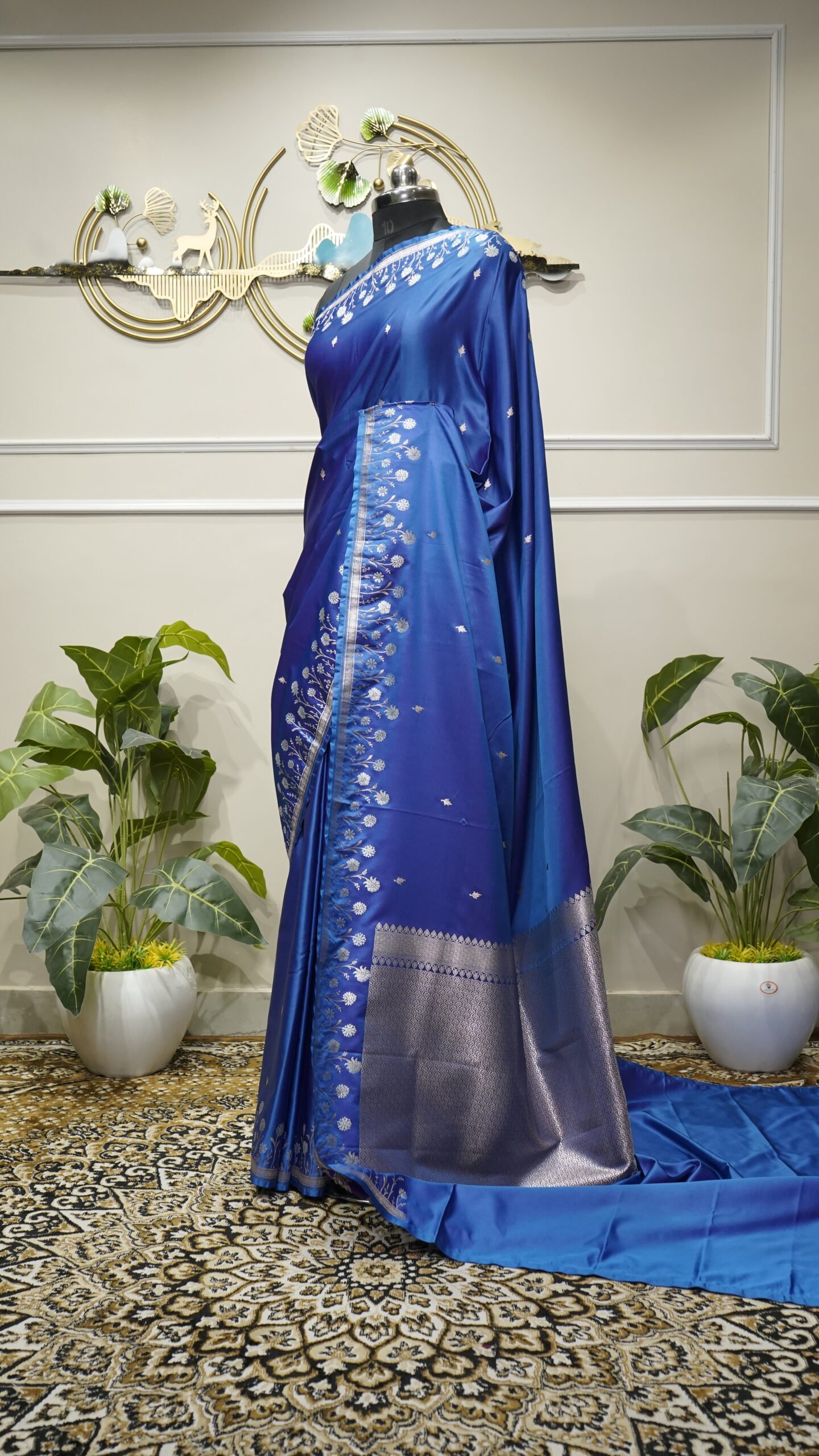 Royal Blue Banarasi Silk Saree with Silver Zari Weaving - Image 4