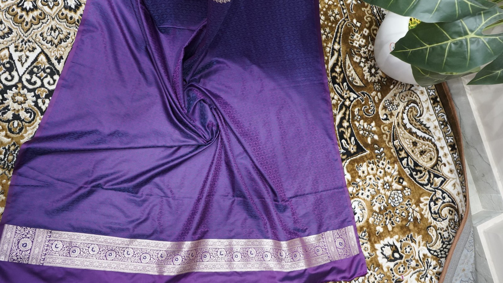 Royal Purple Silver Zari Banarasi Silk Saree - Image 5