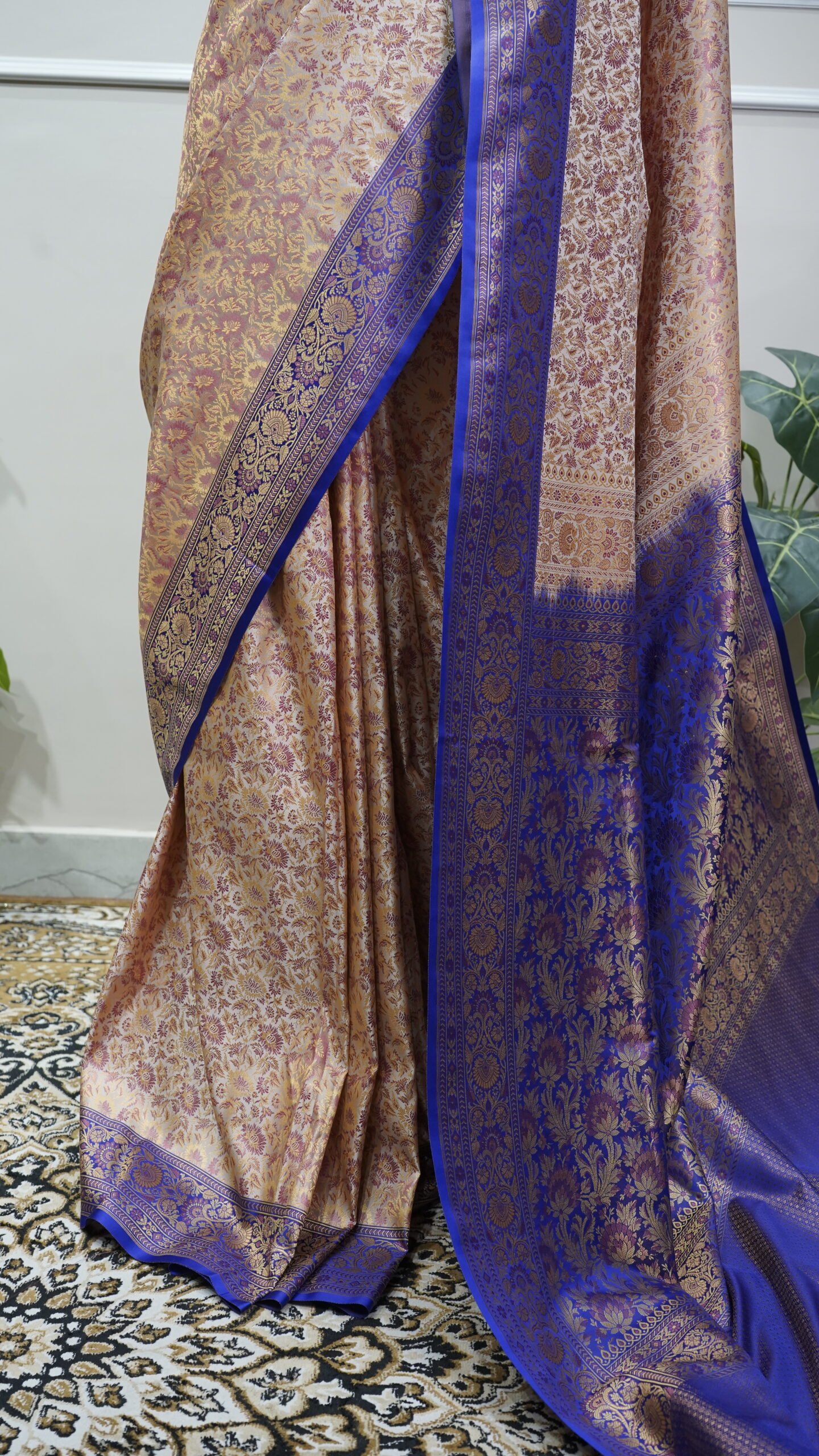Beige Gold Banarasi Silk Saree with Royal Blue Zari Border - Image 5