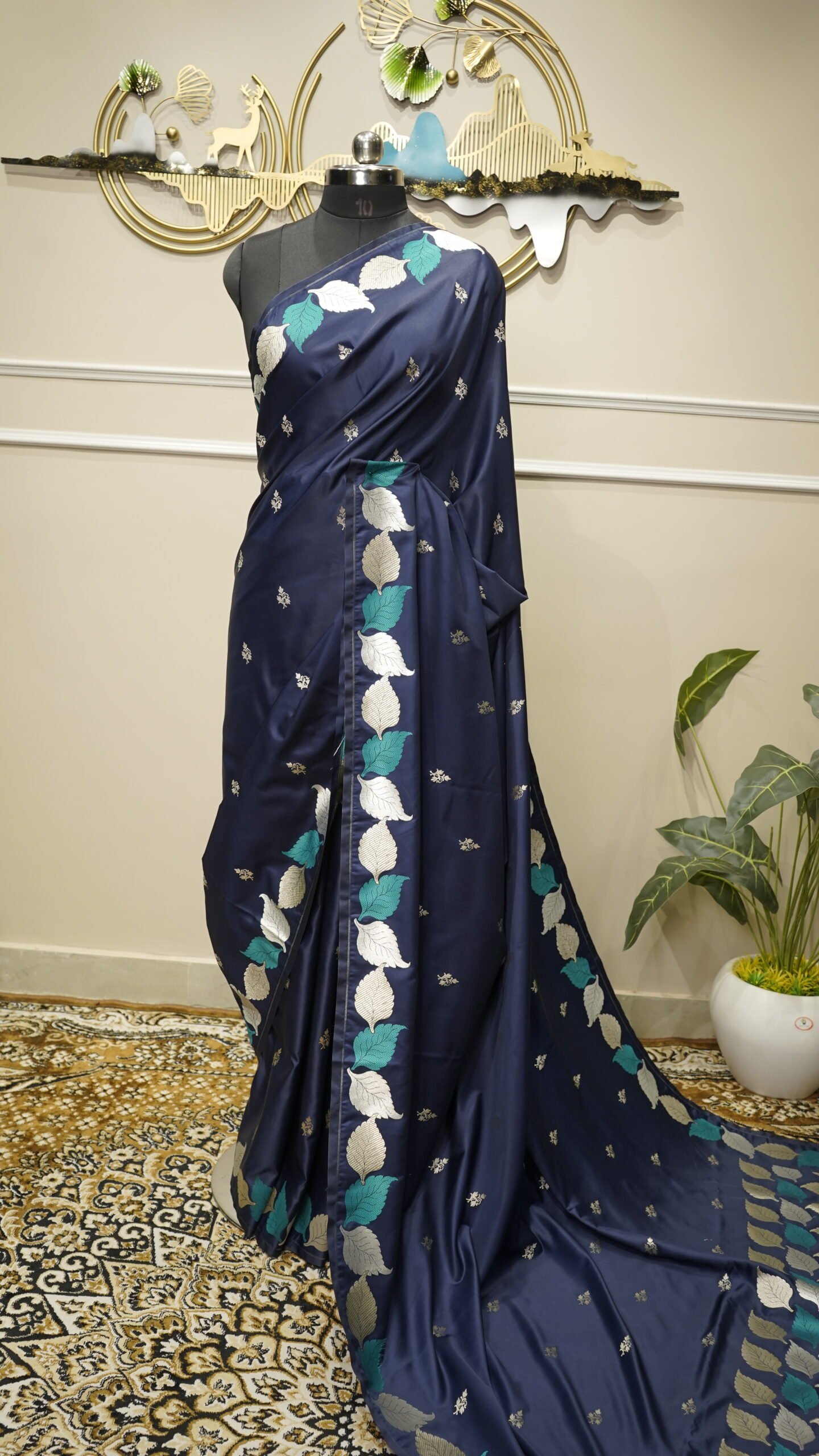 Midnight Blue Banarasi Silk Saree with Leaf Border - Image 2