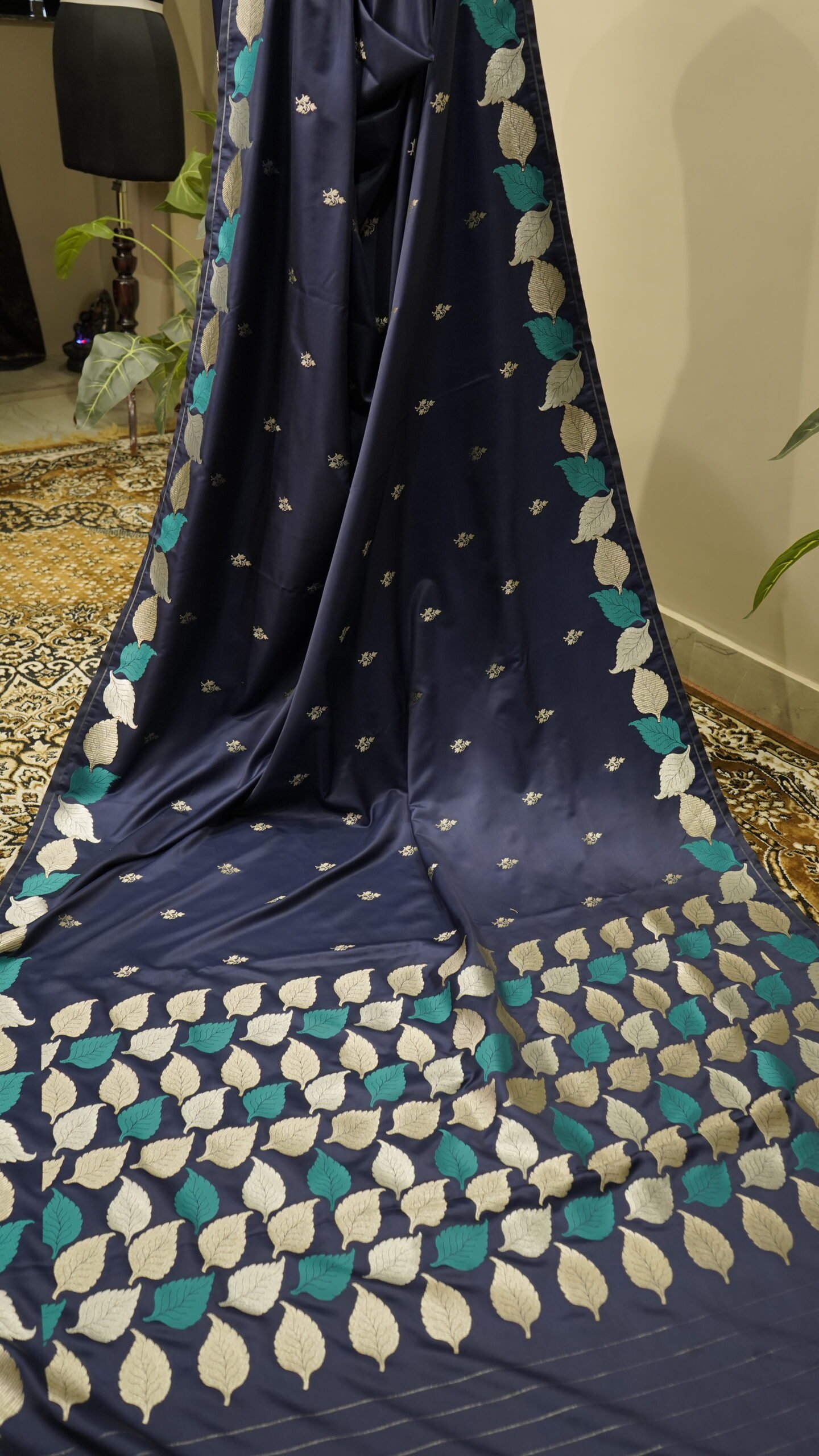 Midnight Blue Banarasi Silk Saree with Leaf Border - Image 3