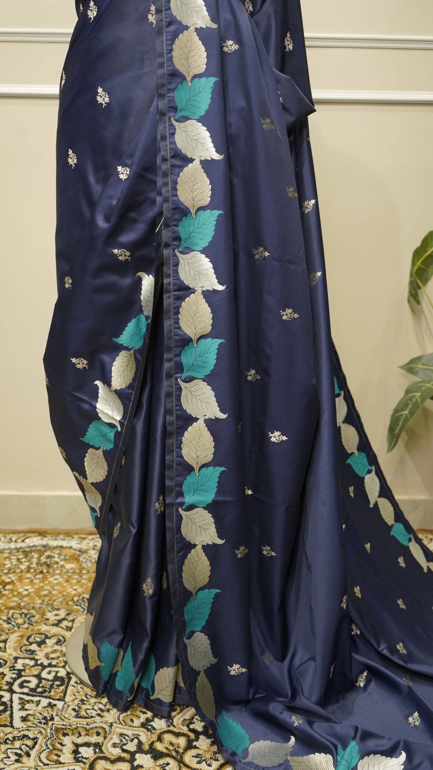 Midnight Blue Banarasi Silk Saree with Leaf Border - Image 6