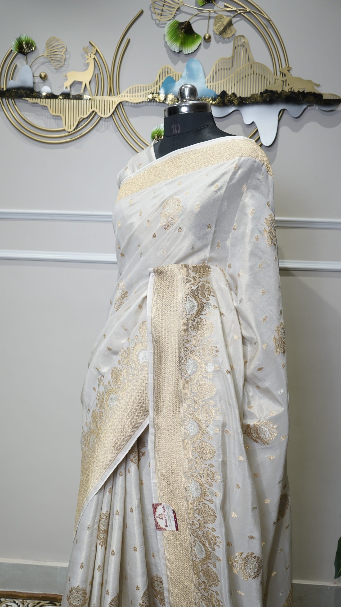 Pure Banarasi Silk Saree – Ivory White with Gold Zari Weaving - Image 2