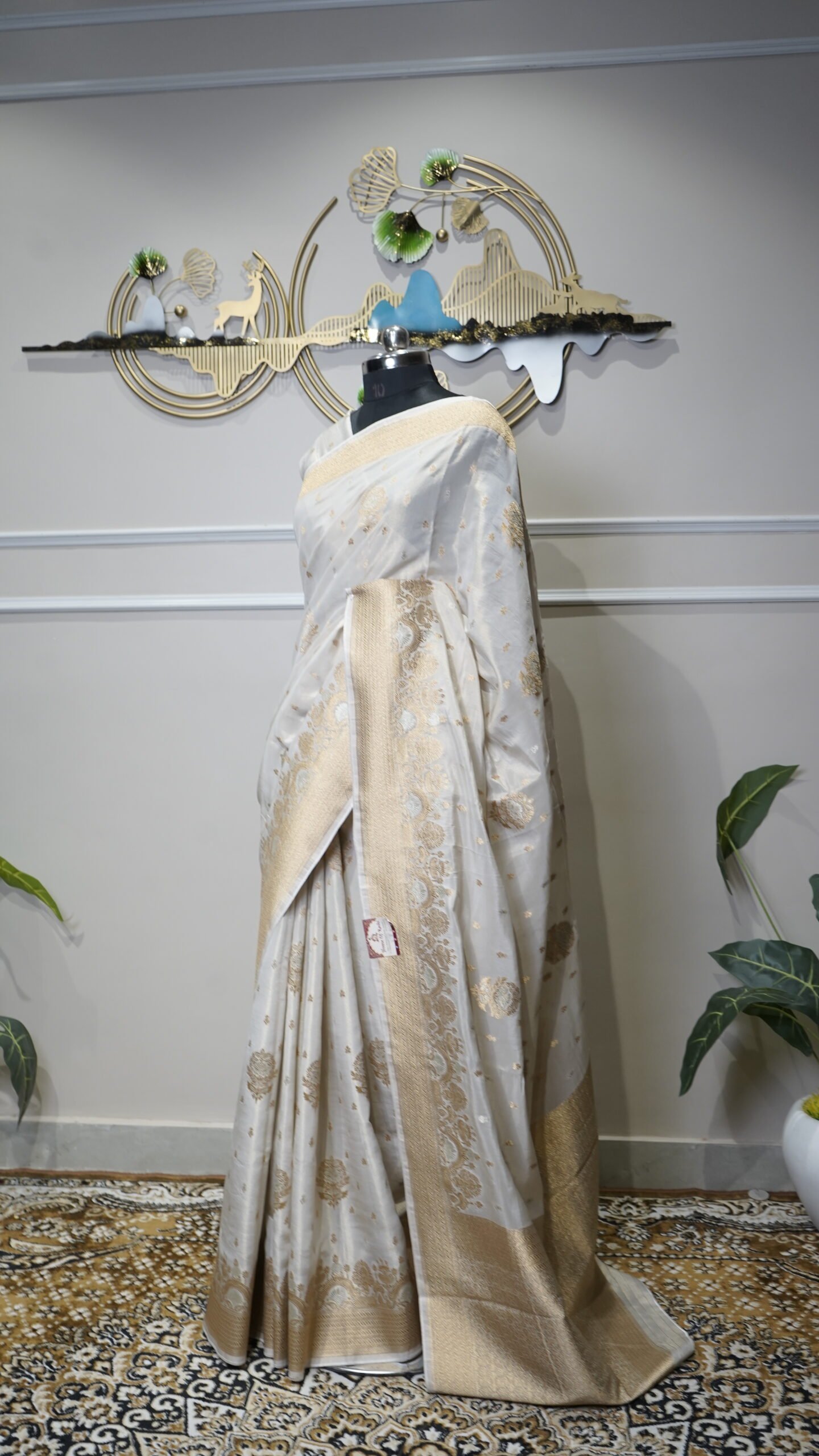 Ivory White Pure Banarasi Silk Saree with Gold Zari Weaving - Image 6