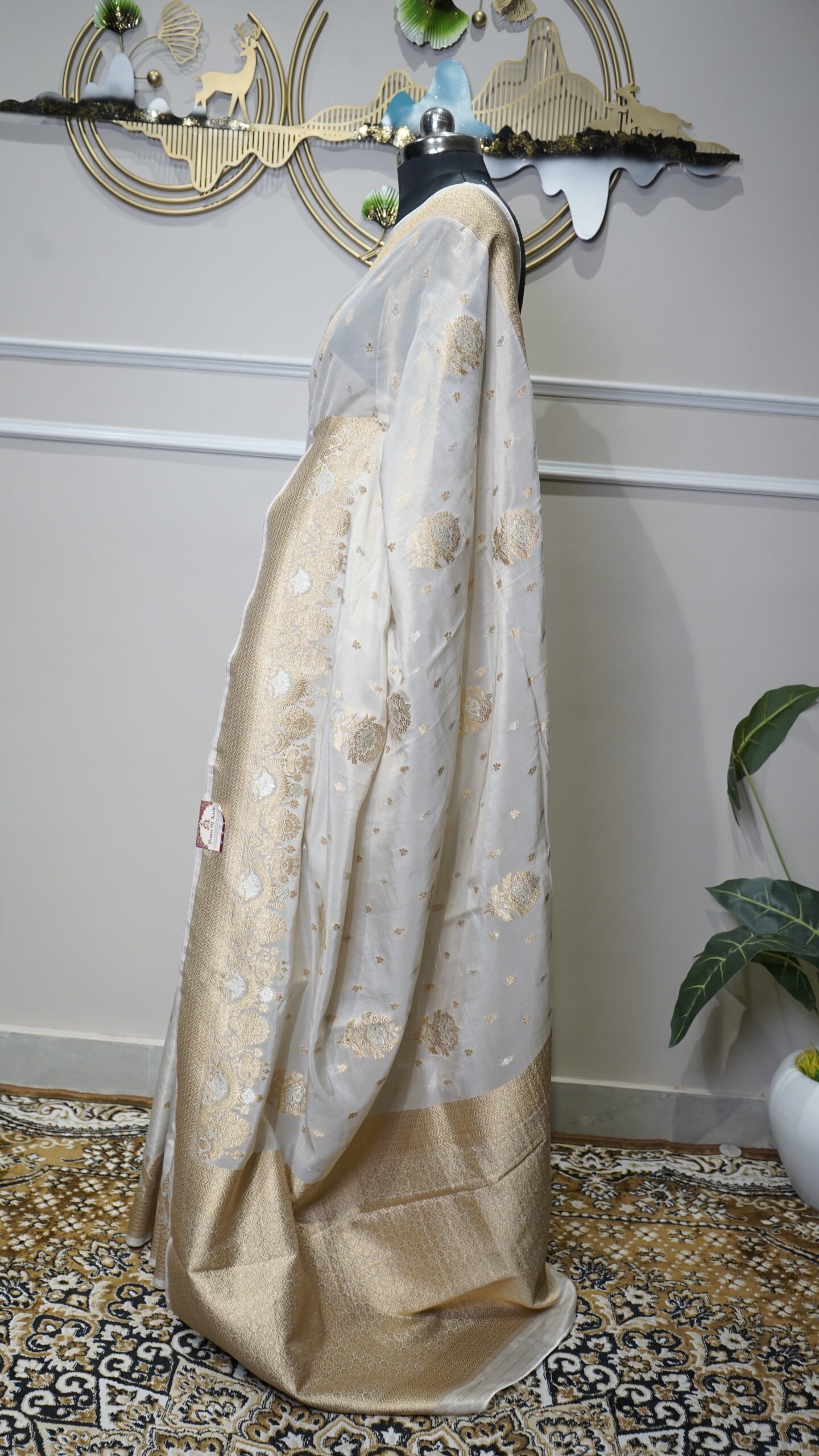 Ivory White Pure Banarasi Silk Saree with Gold Zari Weaving - Image 5