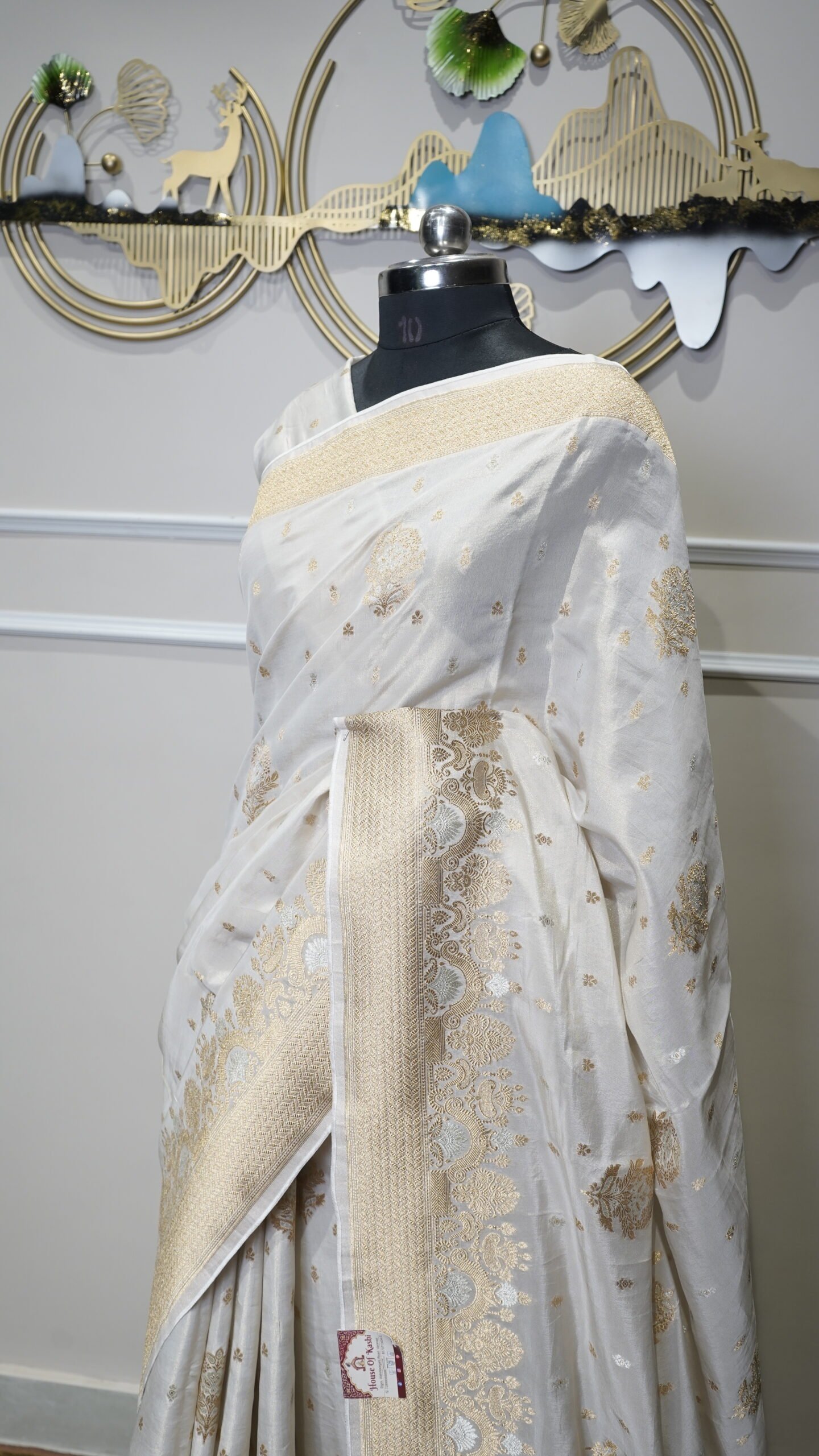 Ivory White Pure Banarasi Silk Saree with Gold Zari Weaving - Image 3