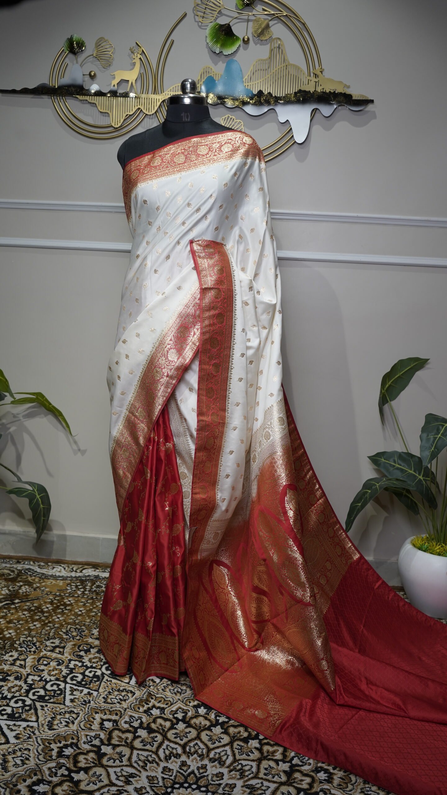 Elegant White Banarasi Silk Saree with Red Contrast Zari Border - Image 2