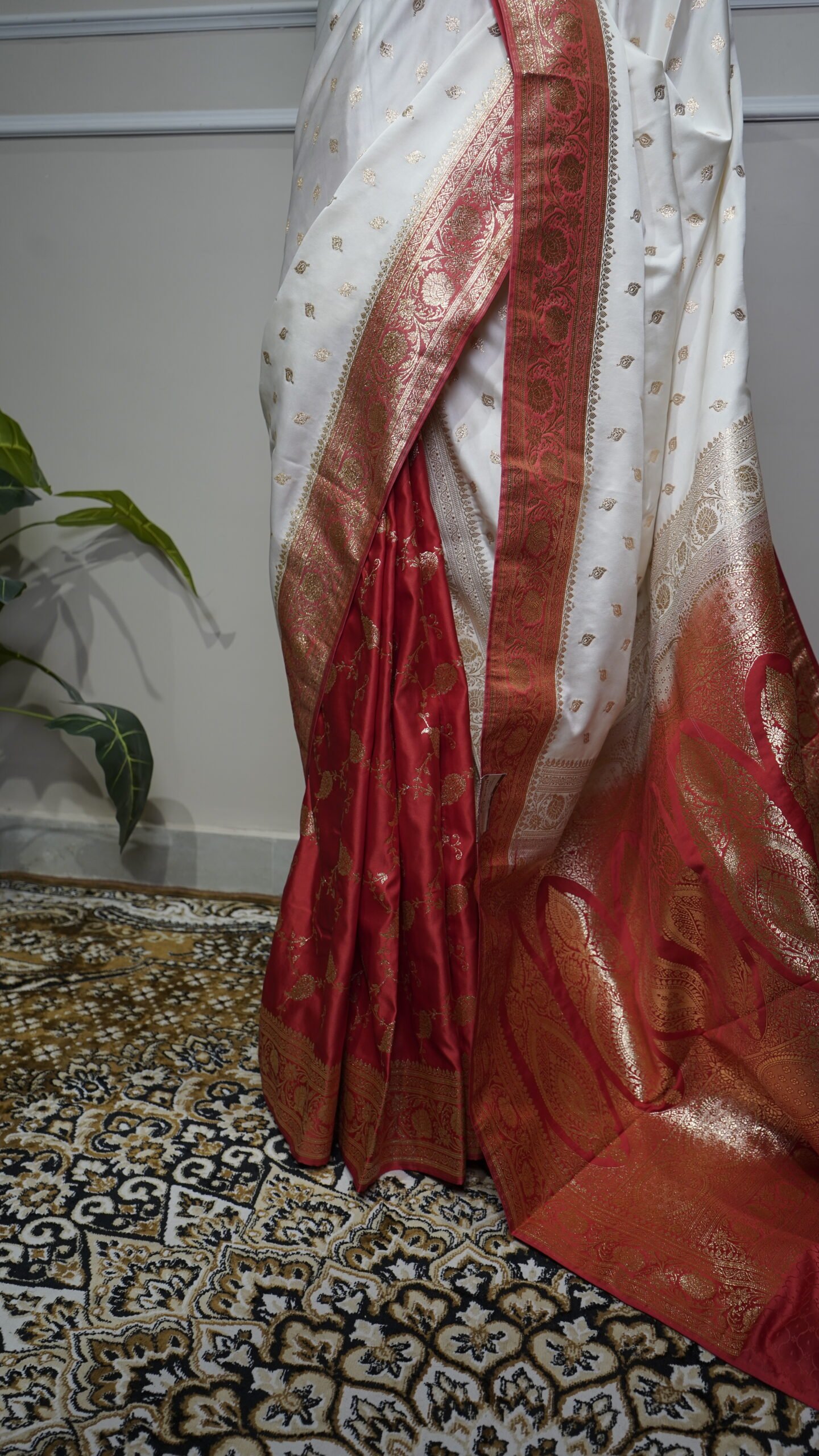 Elegant White Banarasi Silk Saree with Red Contrast Zari Border - Image 4