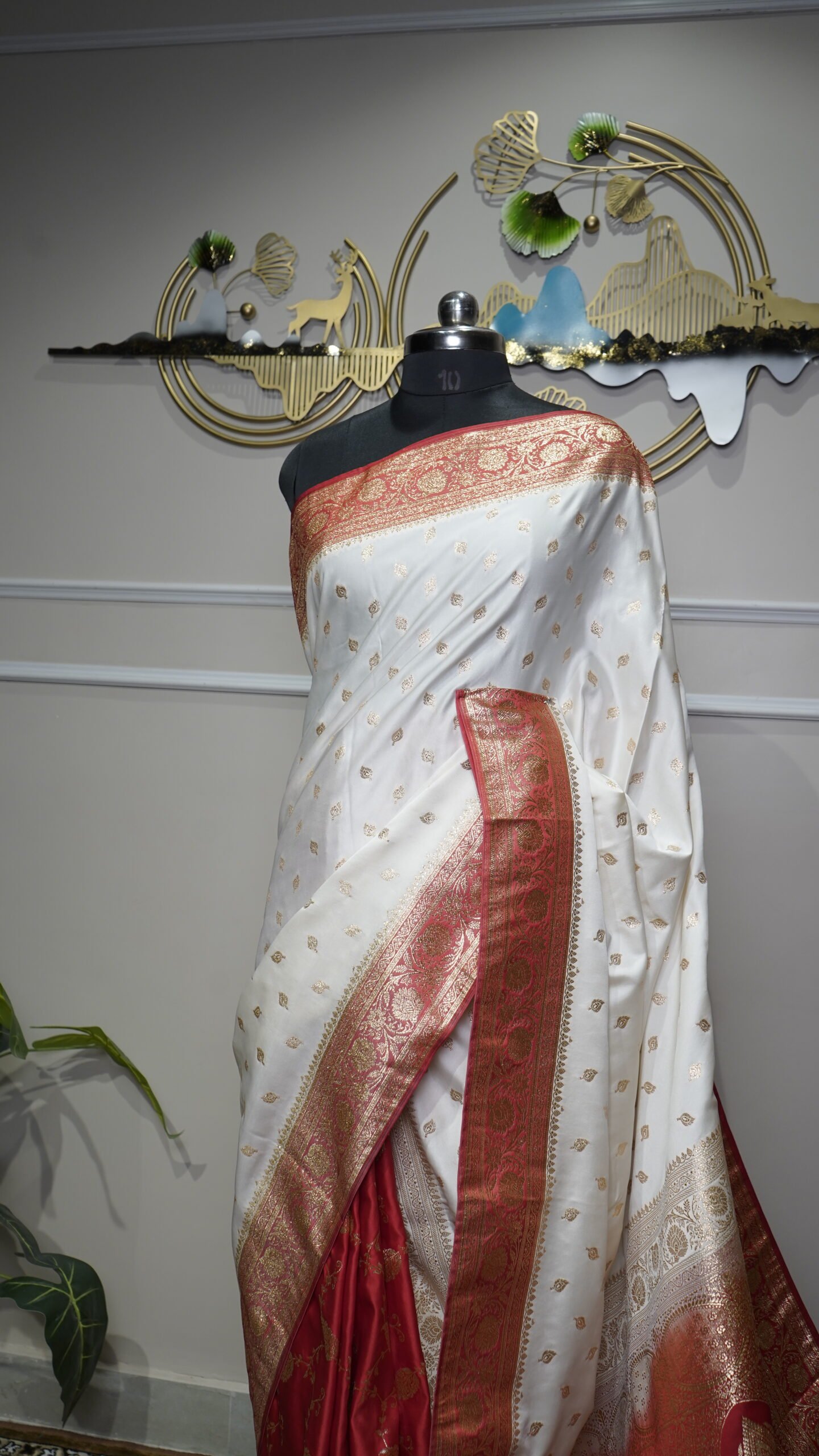 Elegant White Banarasi Silk Saree with Red Contrast Zari Border - Image 3