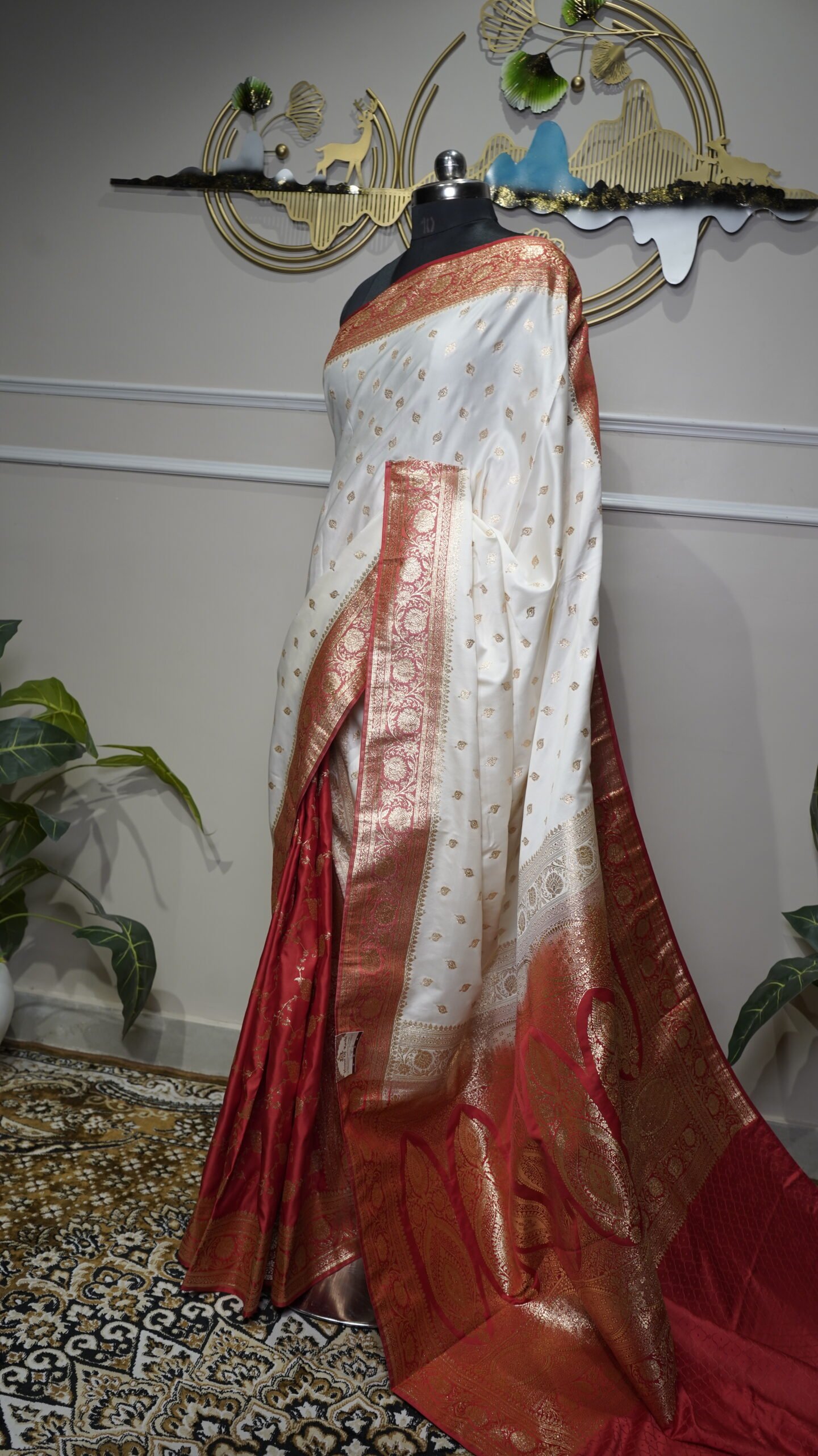 Elegant White Banarasi Silk Saree with Red Contrast Zari Border - Image 5