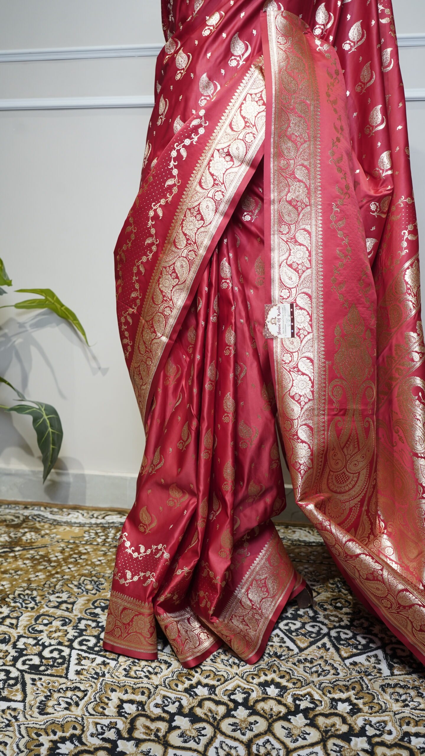 Banarasi Silk Saree – Rani Pink with Gold Zari Weaving - Image 4