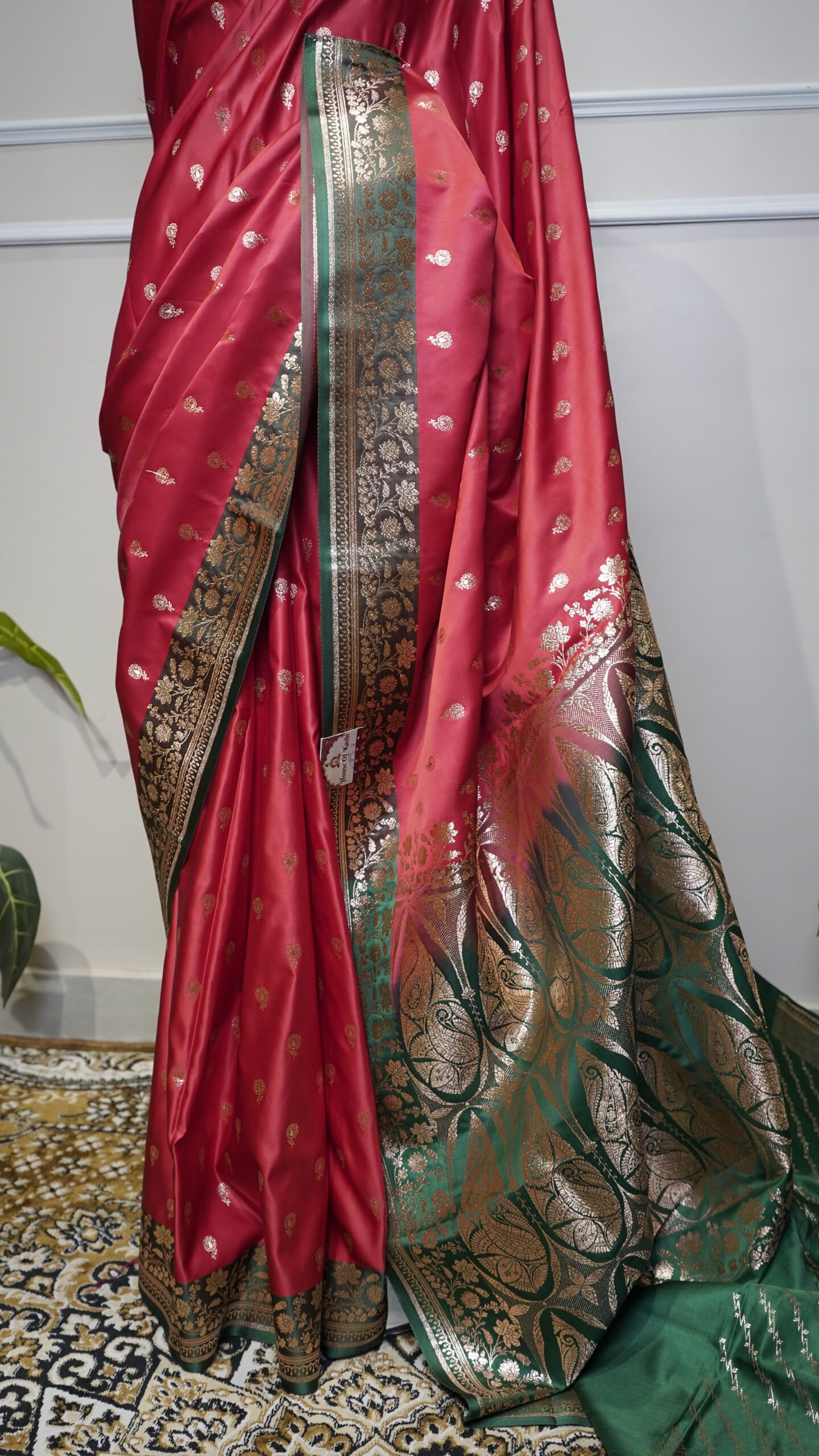 Coral Pink & Emerald Green Banarasi Saree - Image 6