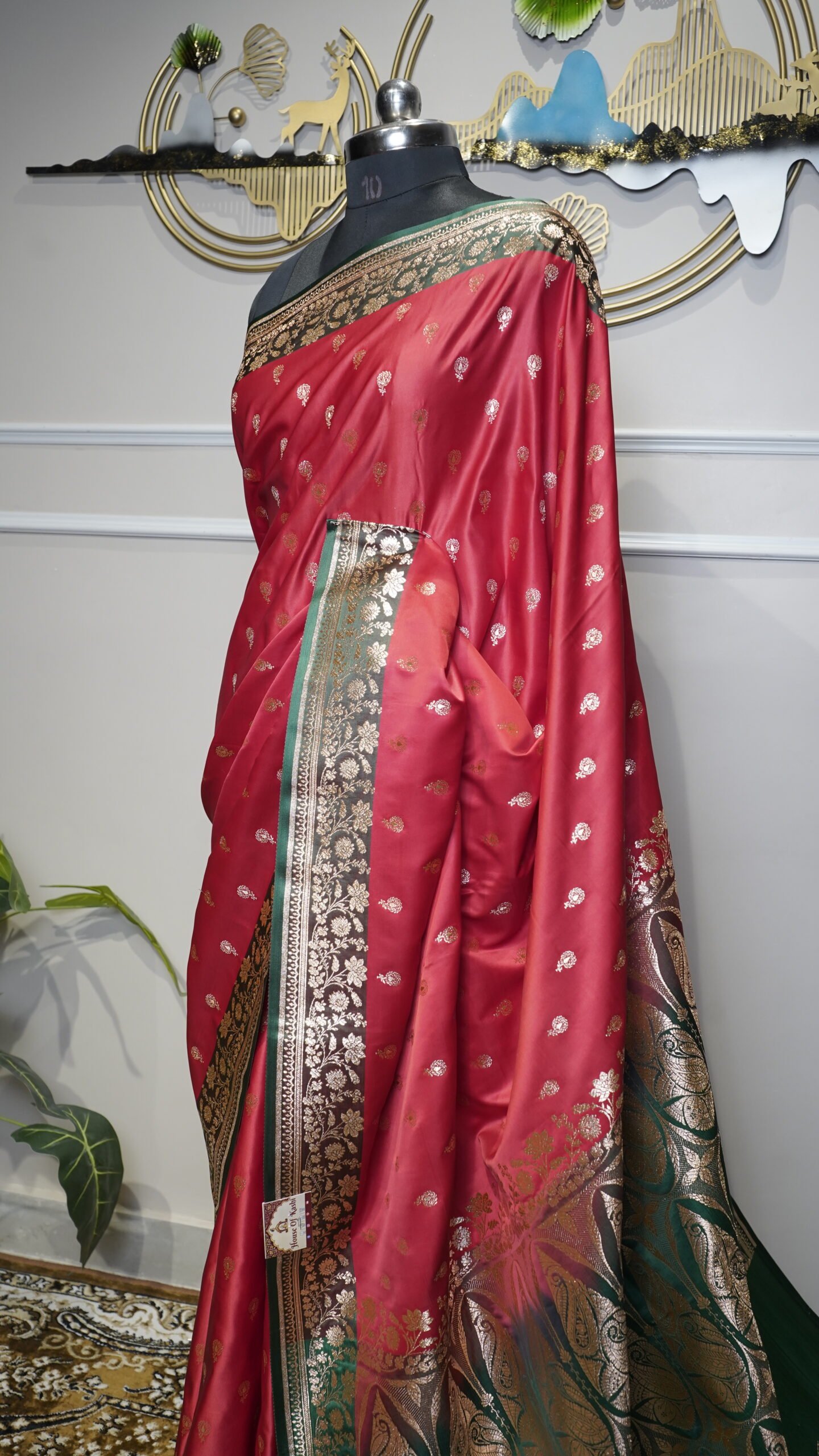 Coral Pink & Emerald Green Banarasi Saree - Image 3