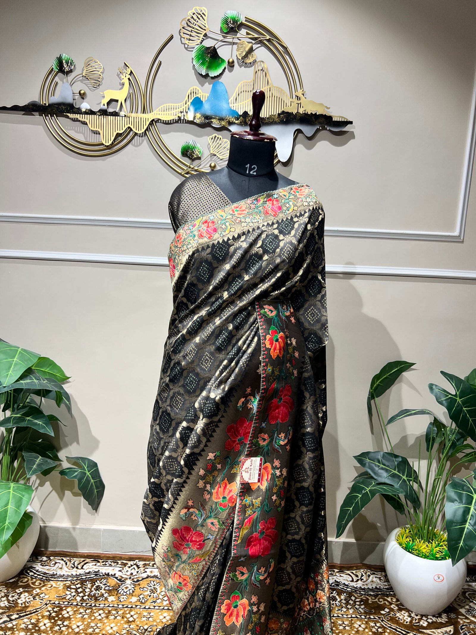 Black Pashmina Saree with Floral Print & Rich Golden Woven Border - Image 4
