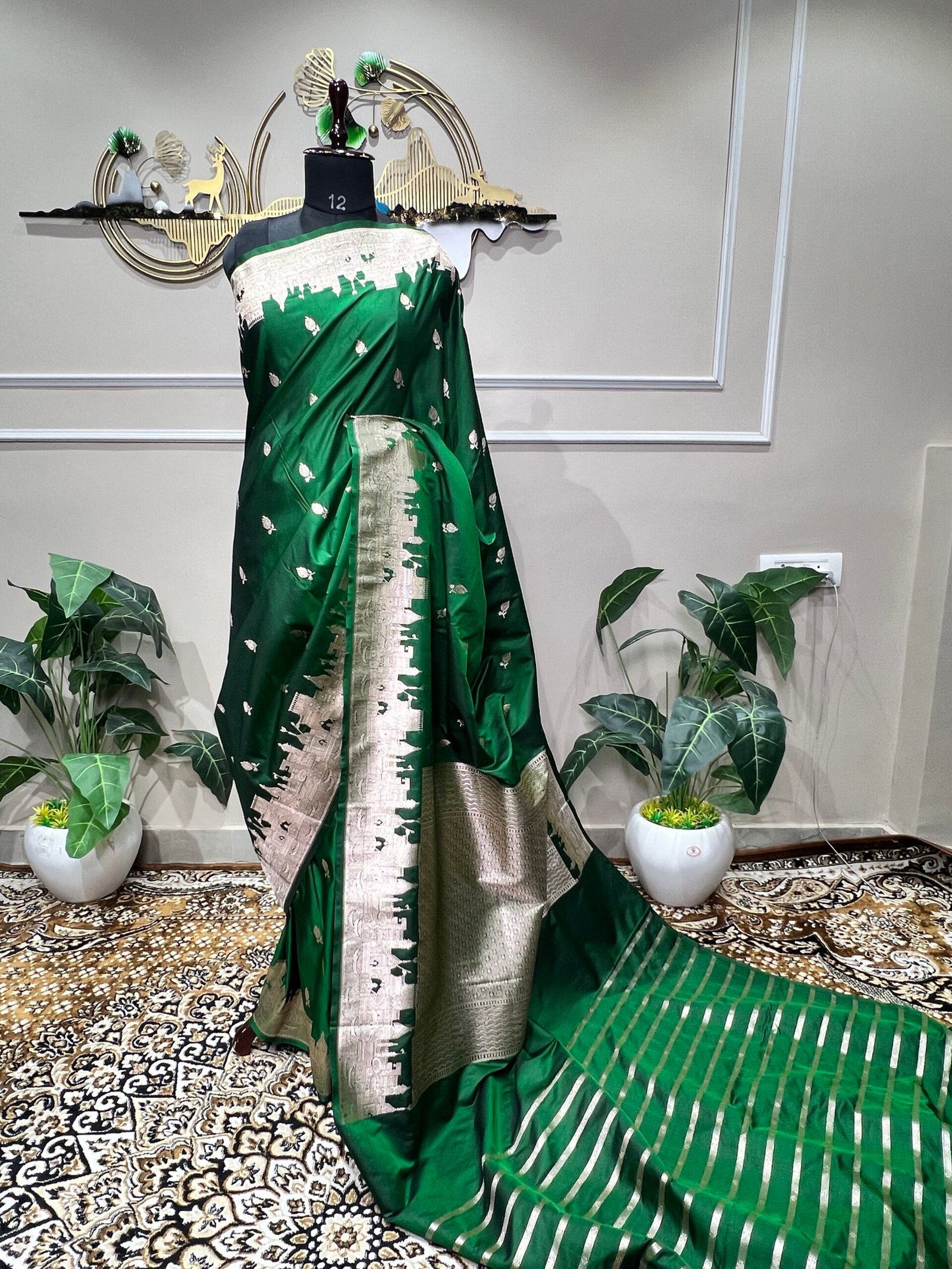 Pure Mushroo Silk Emerald Green Handwoven Saree with Silver Zari Skyline Border - Image 2
