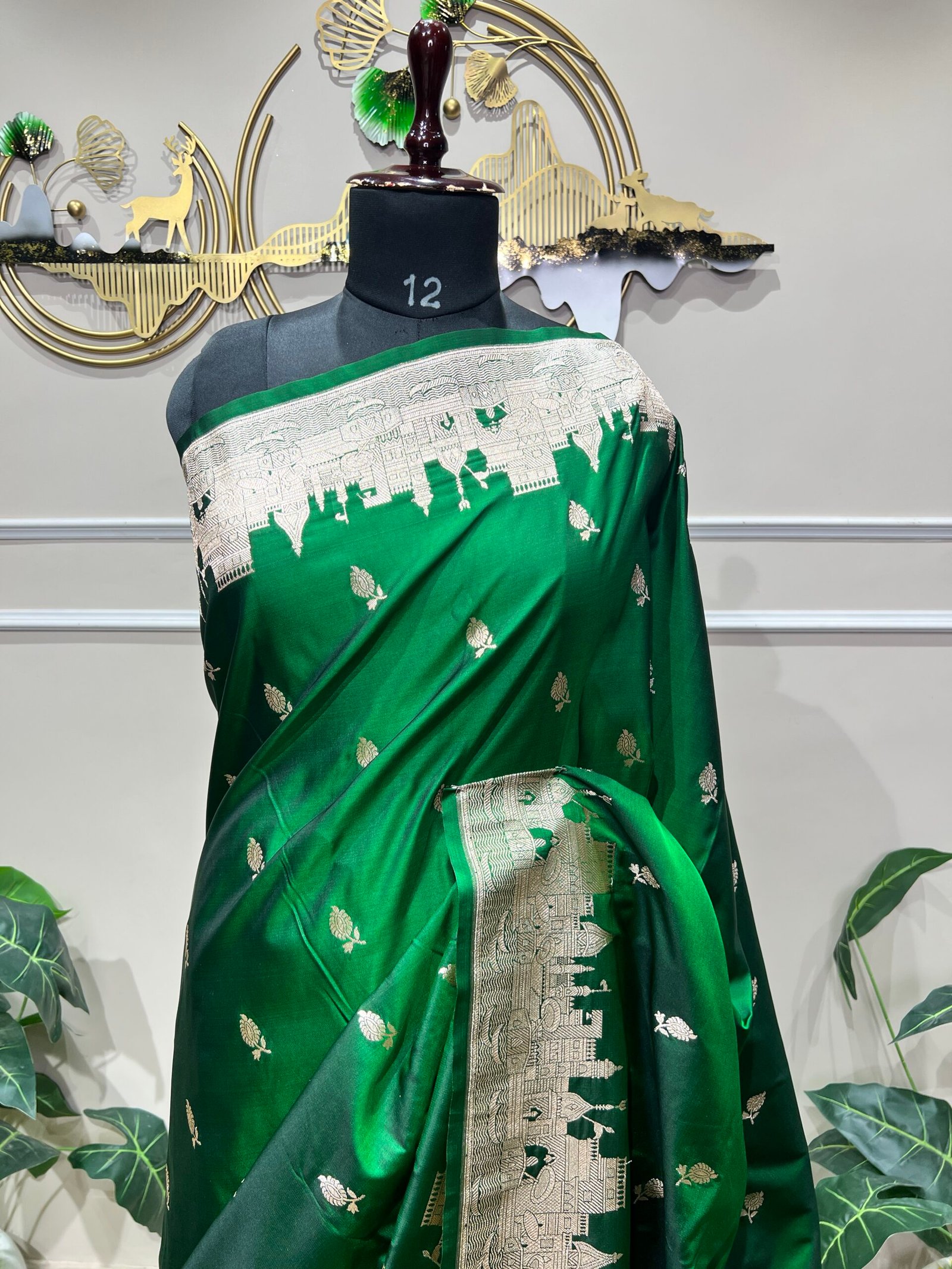 Pure Mushroo Silk Emerald Green Handwoven Saree with Silver Zari Skyline Border - Image 3