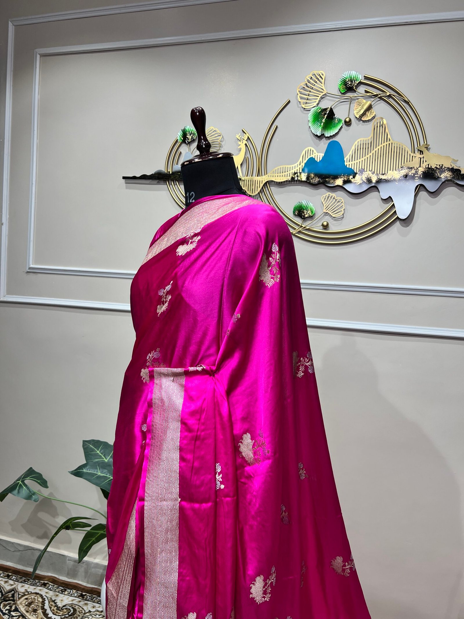 Pure Mushroo Silk Rani Pink Handwoven Saree with Silver Zari Buti - Image 2