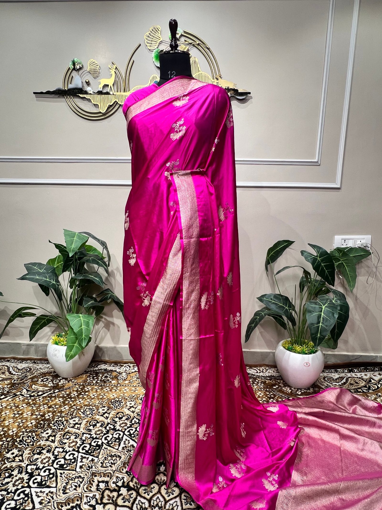 Pure Mushroo Silk Rani Pink Handwoven Saree with Silver Zari Buti - Image 3