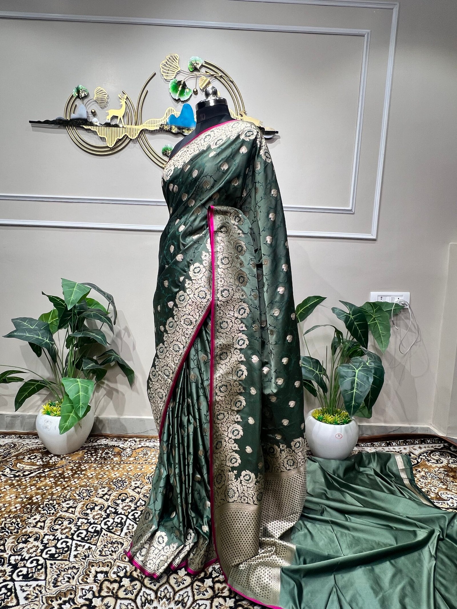 Pure Mushroo Silk Sage Green Floral Woven Saree - Image 4