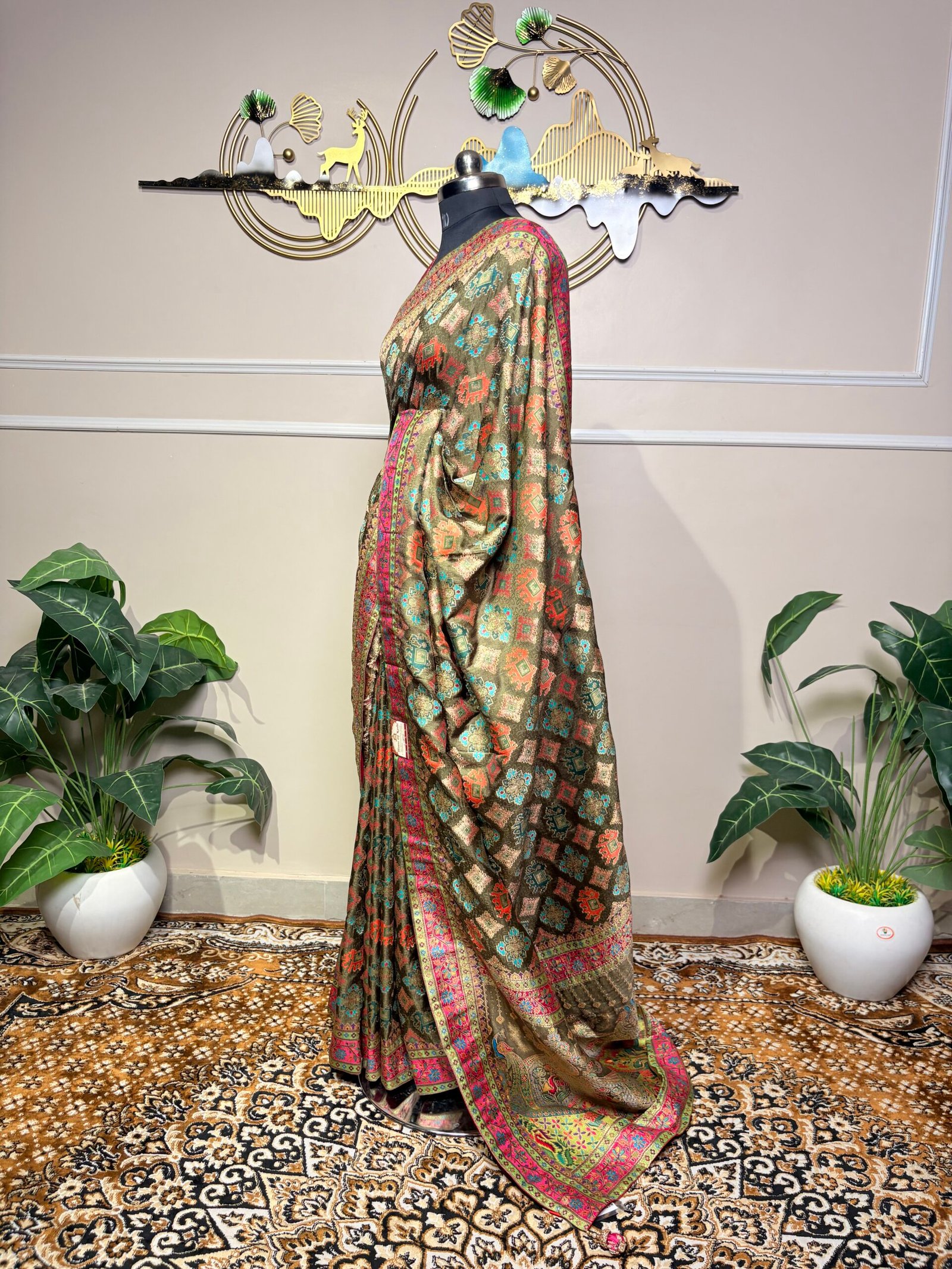 Green Color Floral Pashmina Saree - Image 5