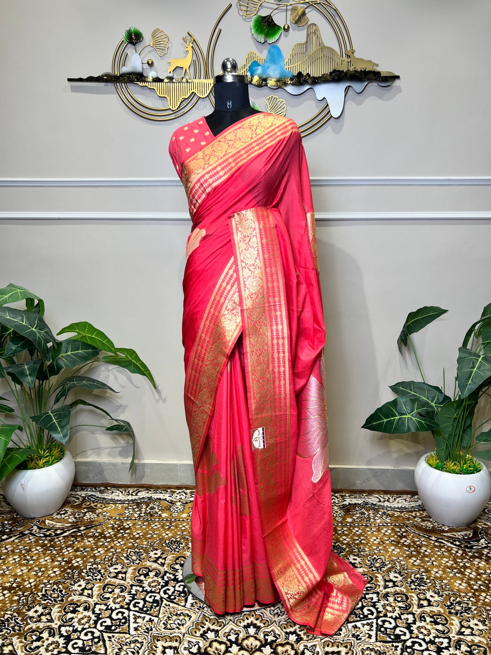 Rani Pink Patola Print Saree with Golden Woven Border - Image 2