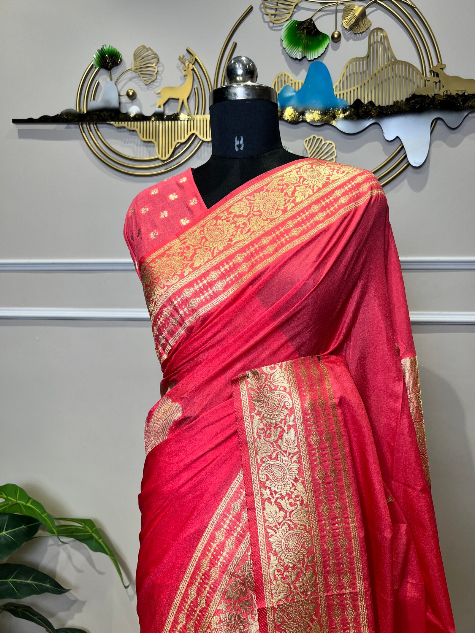 Rani Pink Patola Print Saree with Golden Woven Border - Image 5
