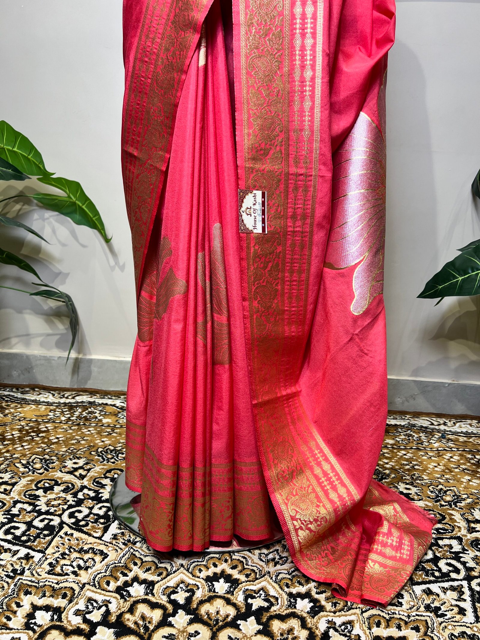 Rani Pink Patola Print Saree with Golden Woven Border - Image 4