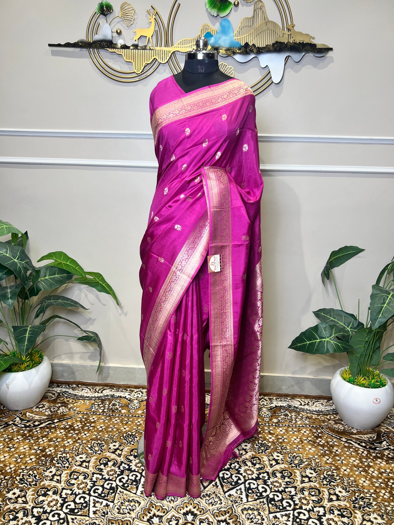 Magenta Banarasi Soft Silk Saree with Golden Zari Weaving - Image 5