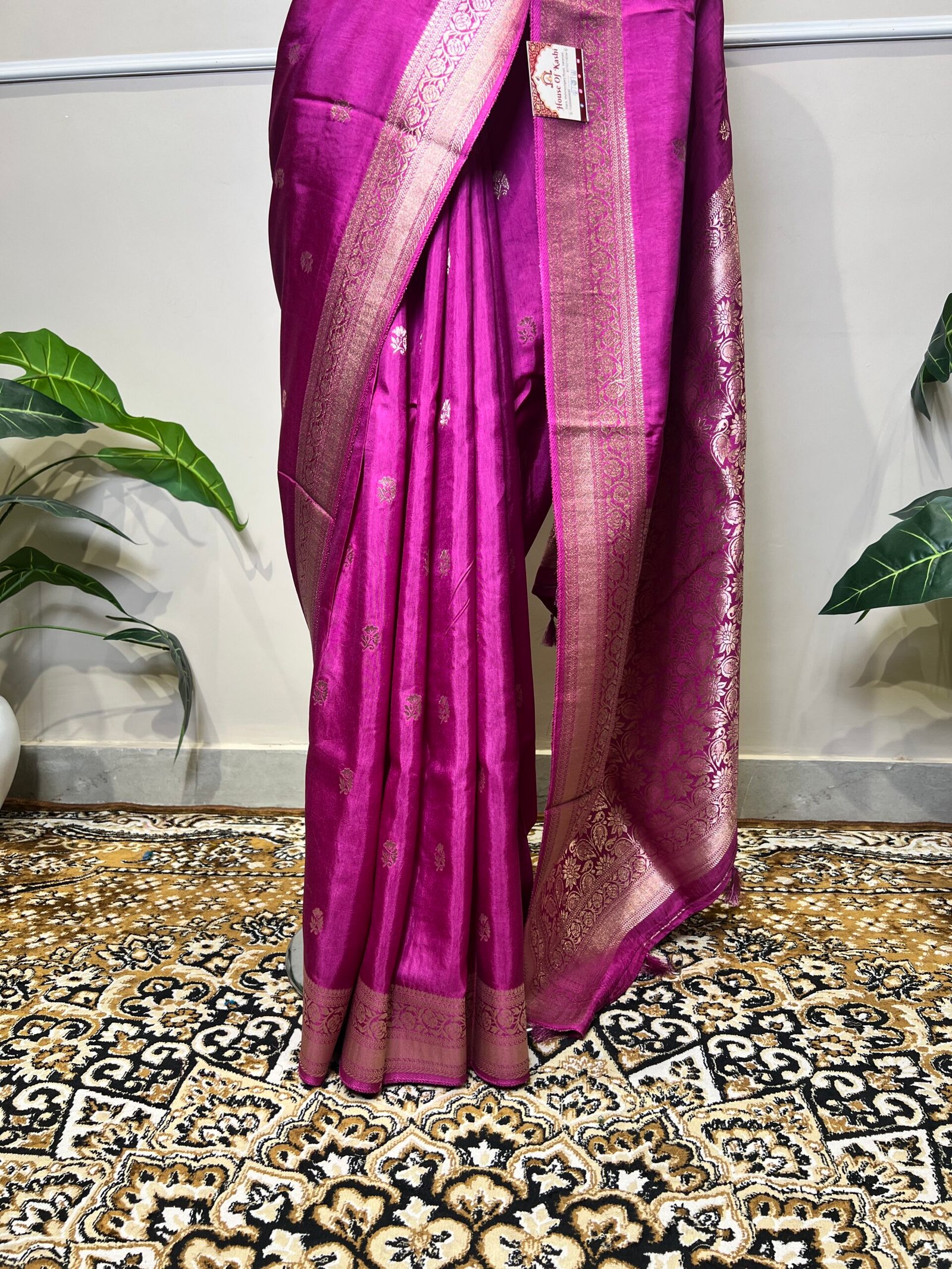 Magenta Banarasi Soft Silk Saree with Golden Zari Weaving - Image 4