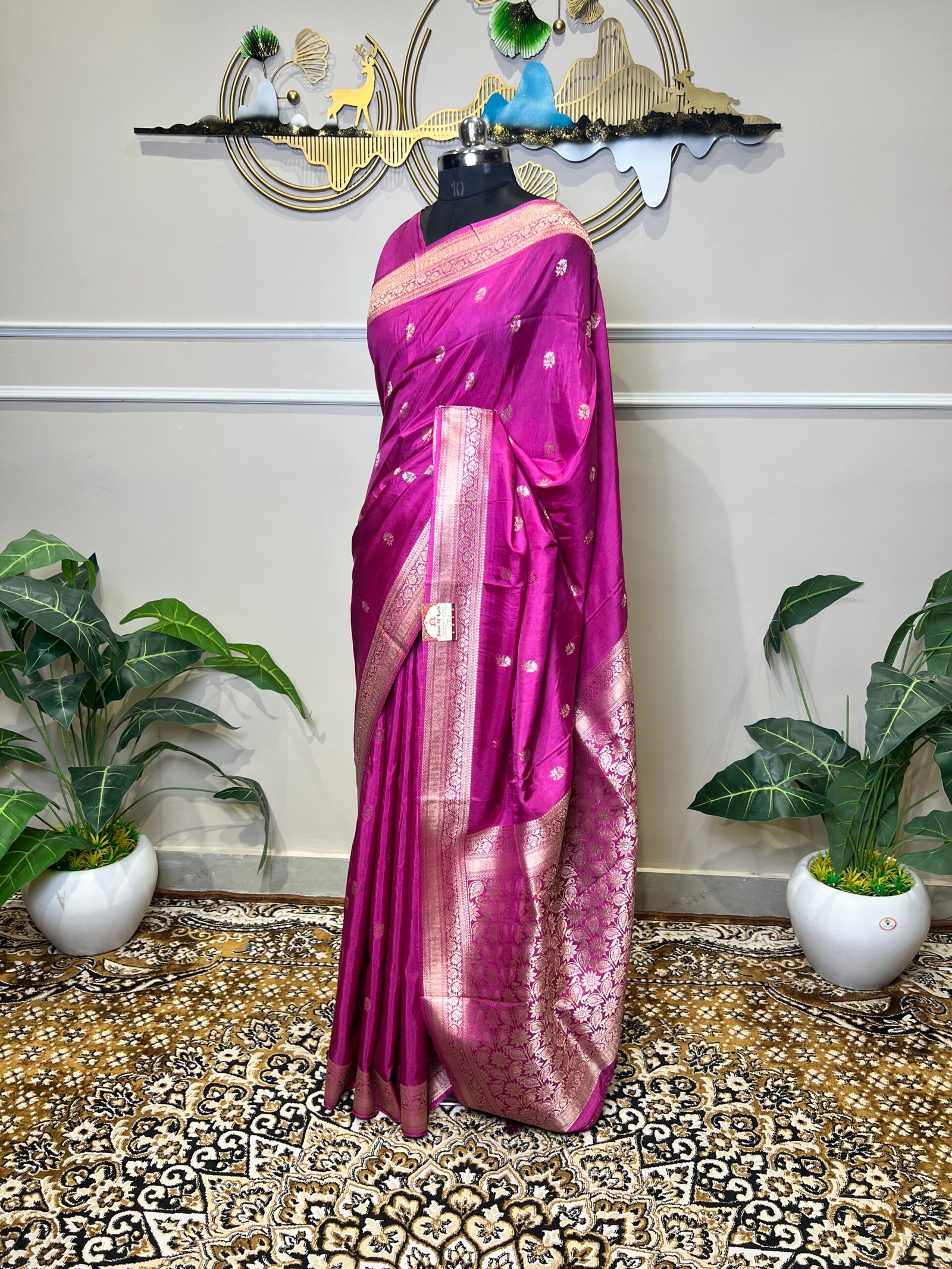 Magenta Banarasi Soft Silk Saree with Golden Zari Weaving - Image 3