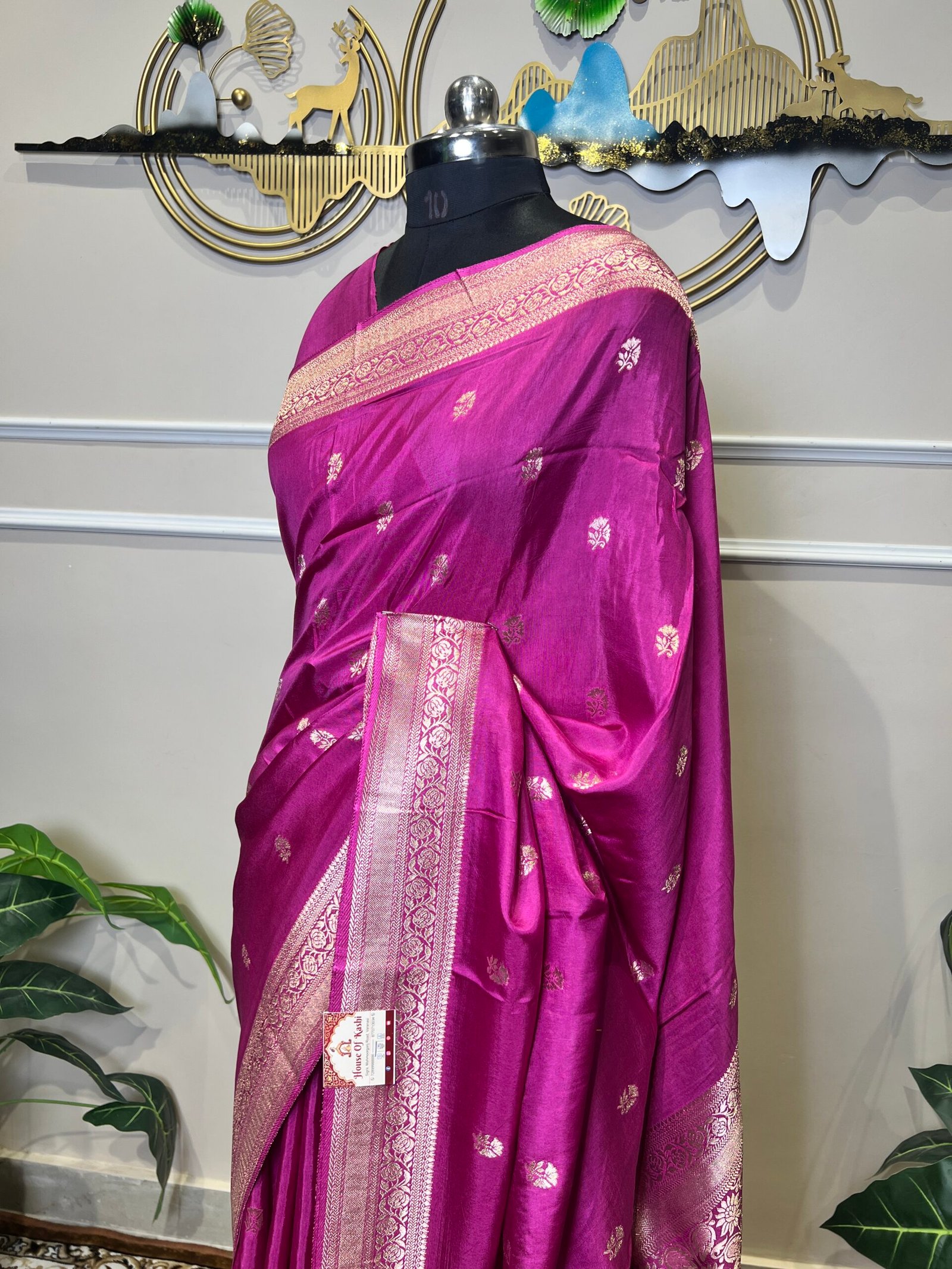 Magenta Banarasi Soft Silk Saree with Golden Zari Weaving - Image 7
