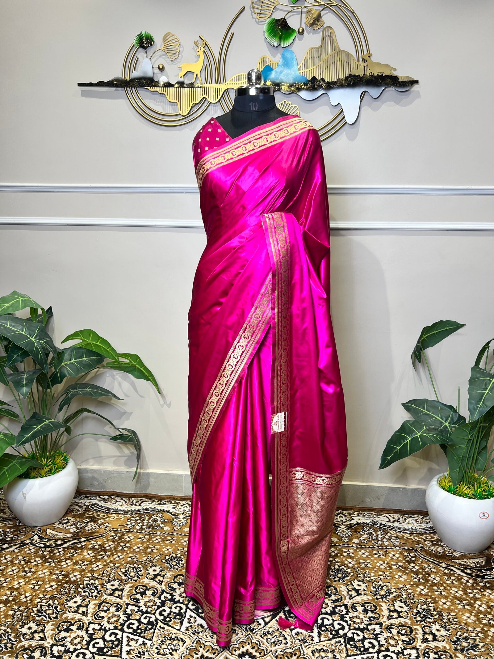 Rani Pink Banarasi Silk Saree with Golden Zari Border & Rich Designer Pallu - Image 2