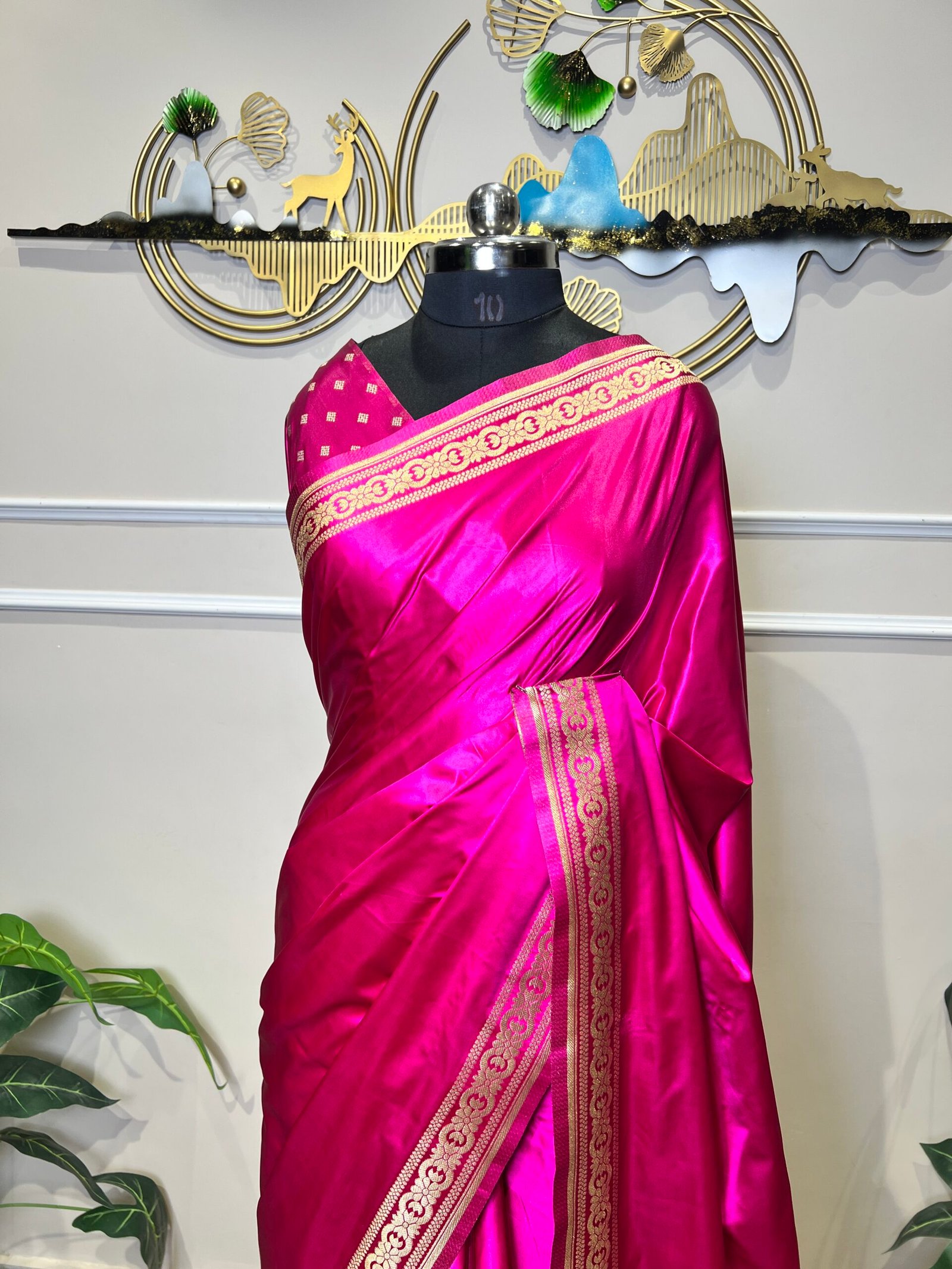Rani Pink Banarasi Silk Saree with Golden Zari Border & Rich Designer Pallu - Image 3