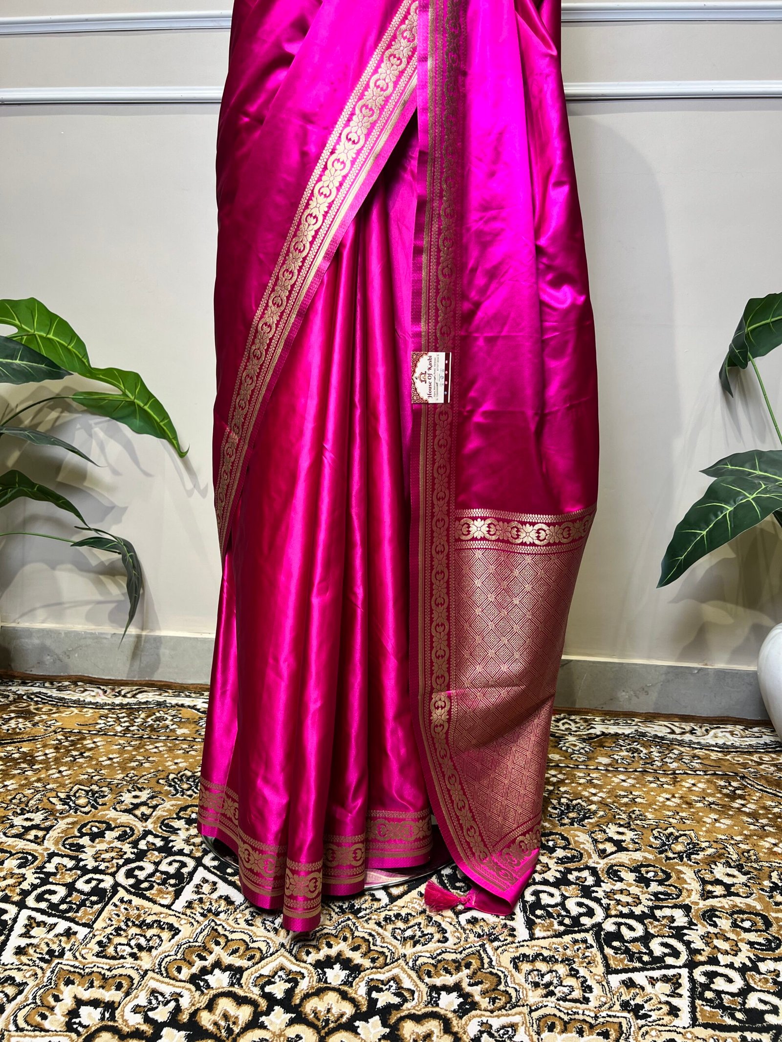 Rani Pink Banarasi Silk Saree with Golden Zari Border & Rich Designer Pallu - Image 4