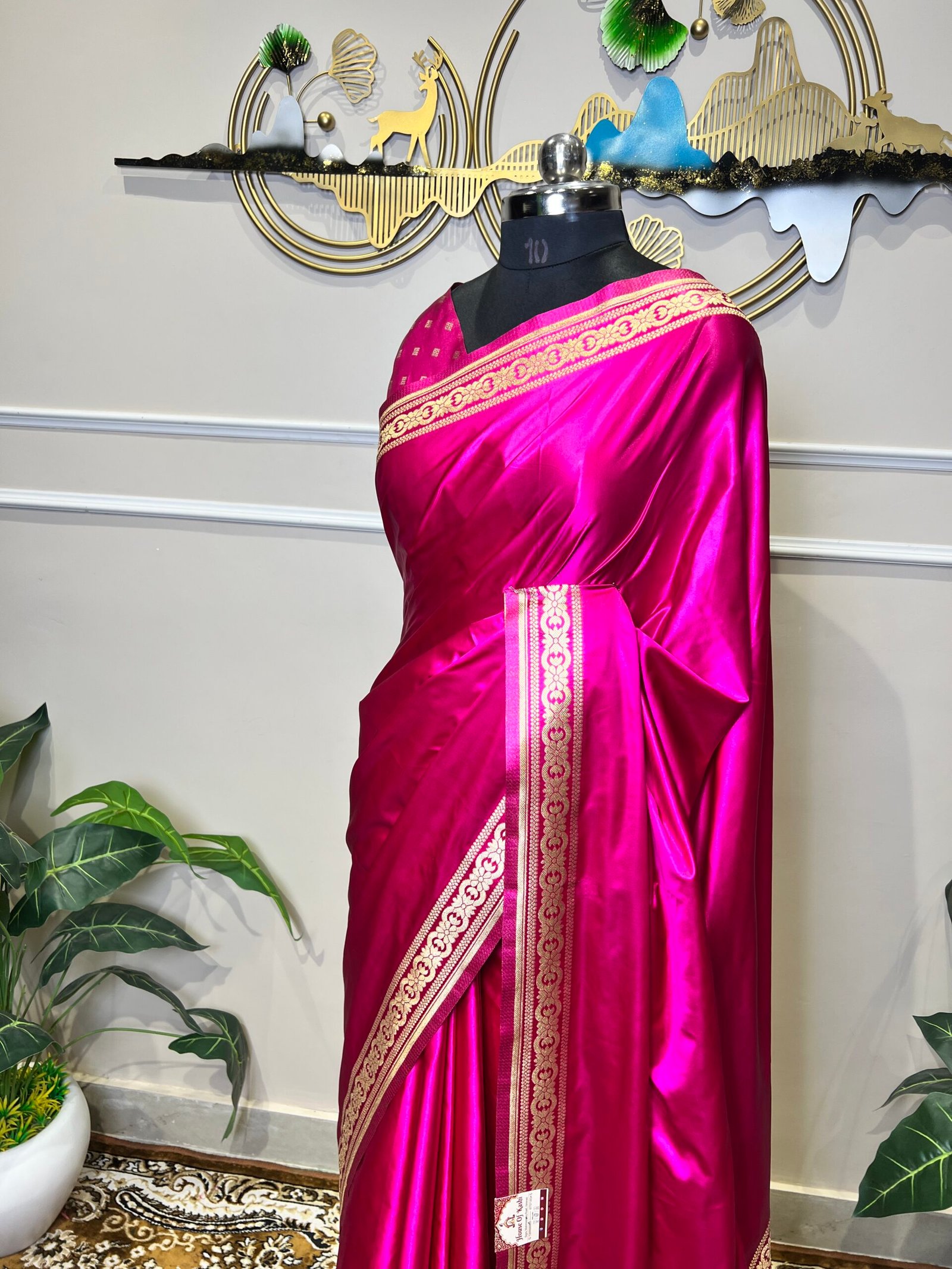 Rani Pink Banarasi Silk Saree with Golden Zari Border & Rich Designer Pallu - Image 5