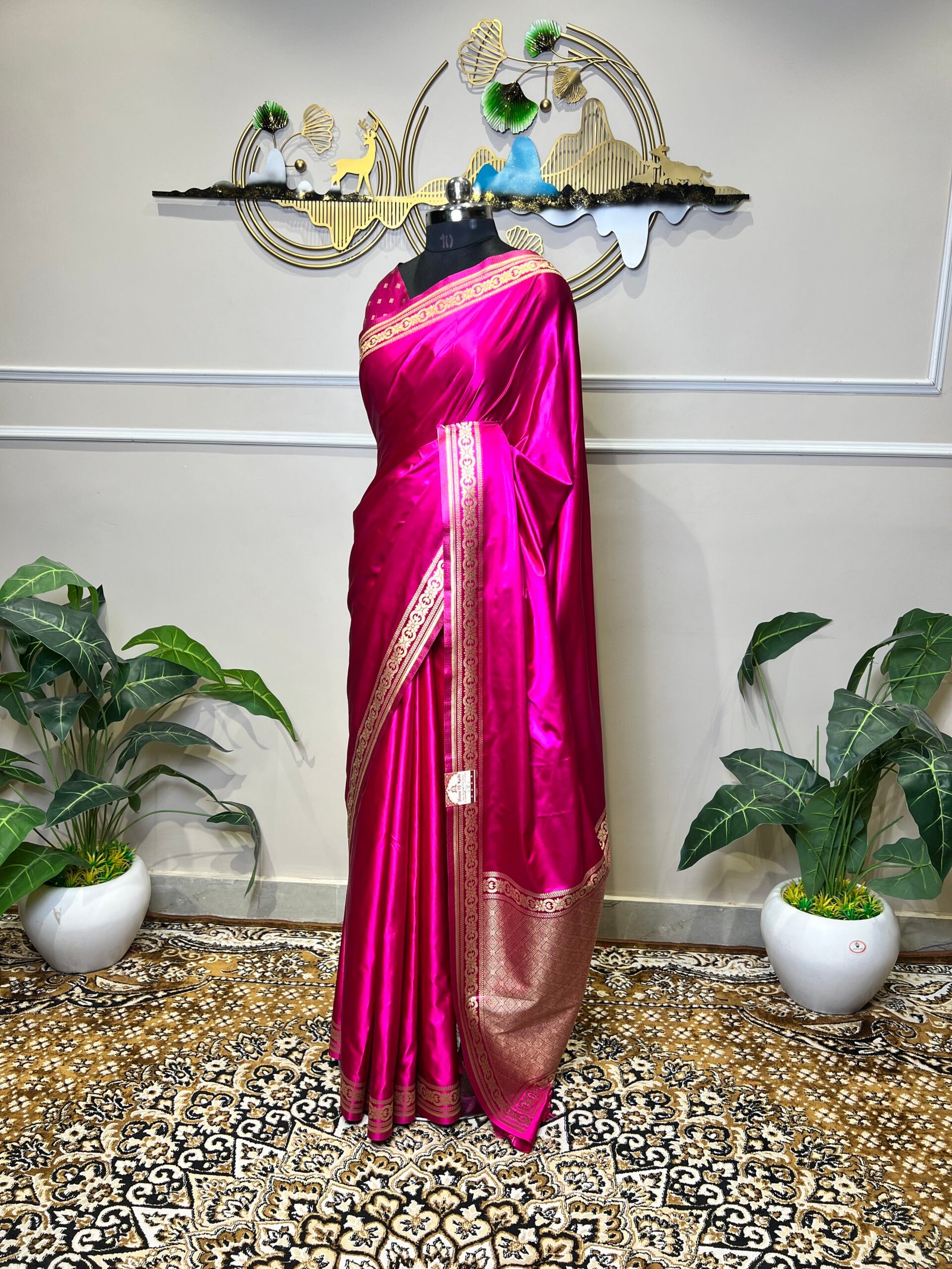 Rani Pink Banarasi Silk Saree with Golden Zari Border & Rich Designer Pallu - Image 6