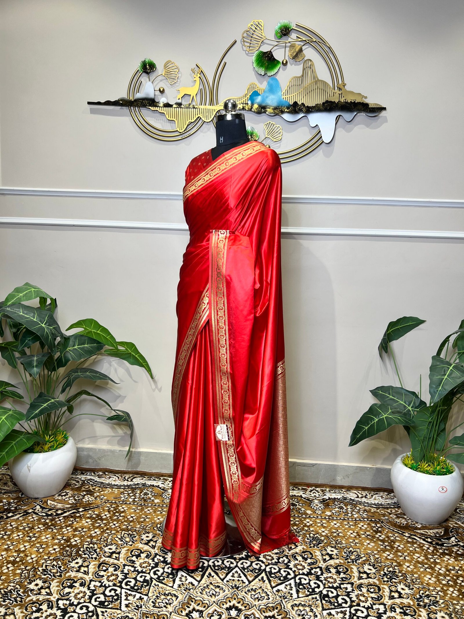 Royal Red Banarasi Silk Saree with Golden Zari Border & Designer Pallu - Image 4