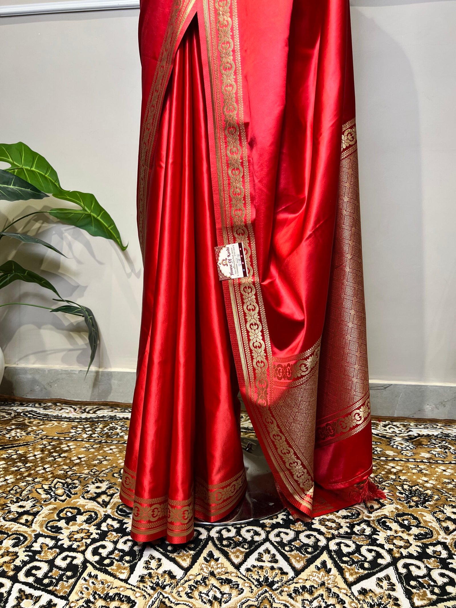 Royal Red Banarasi Silk Saree with Golden Zari Border & Designer Pallu - Image 5