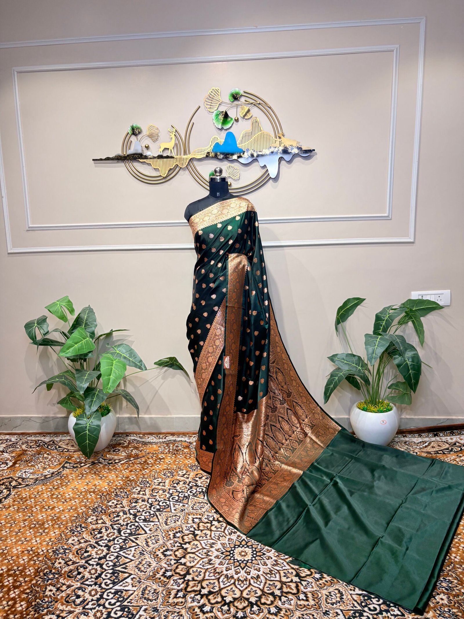 Emerald Green Banarasi Zari Saree - Image 2