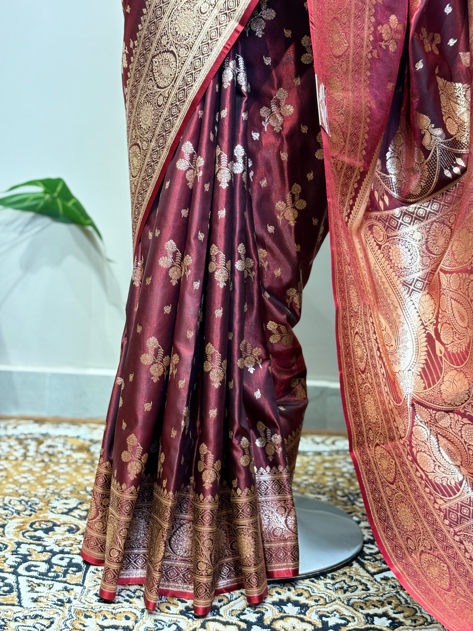 Royal Maroon Gold Zari Banarasi Saree - Image 4