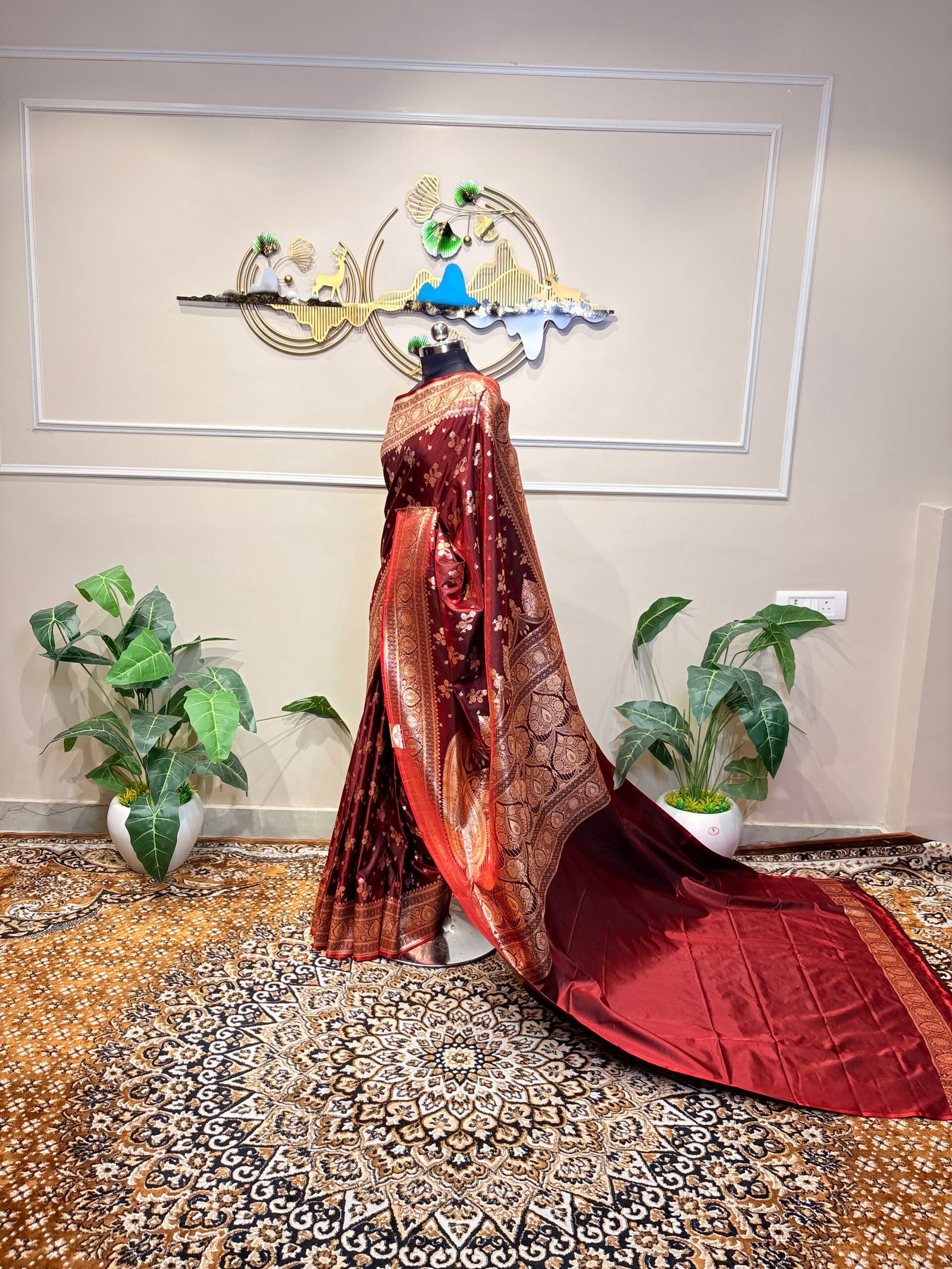 Royal Maroon Gold Zari Banarasi Saree - Image 7