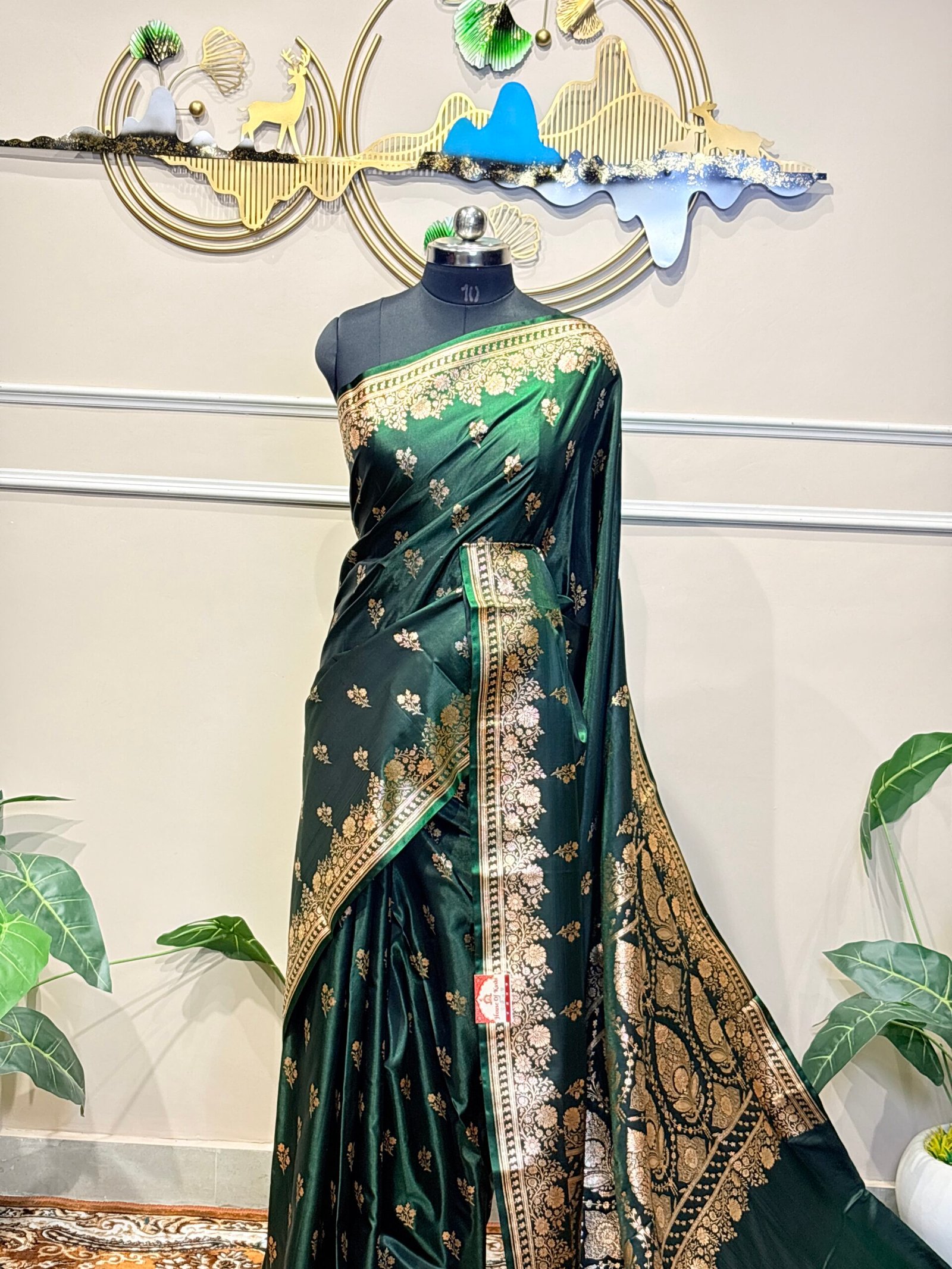 Emerald Green Gold Zari Banarasi Saree - Image 3