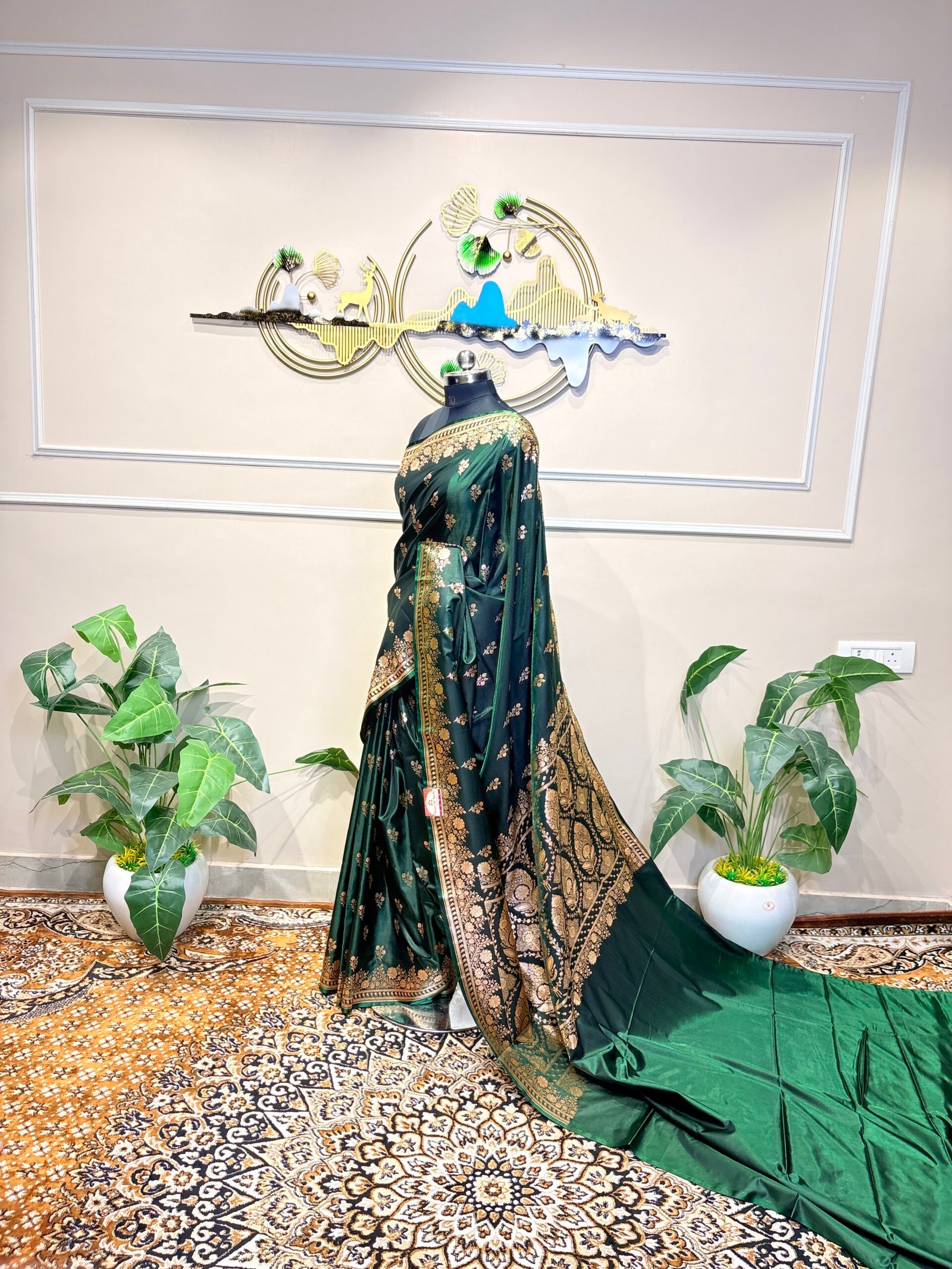 Emerald Green Gold Zari Banarasi Saree - Image 4