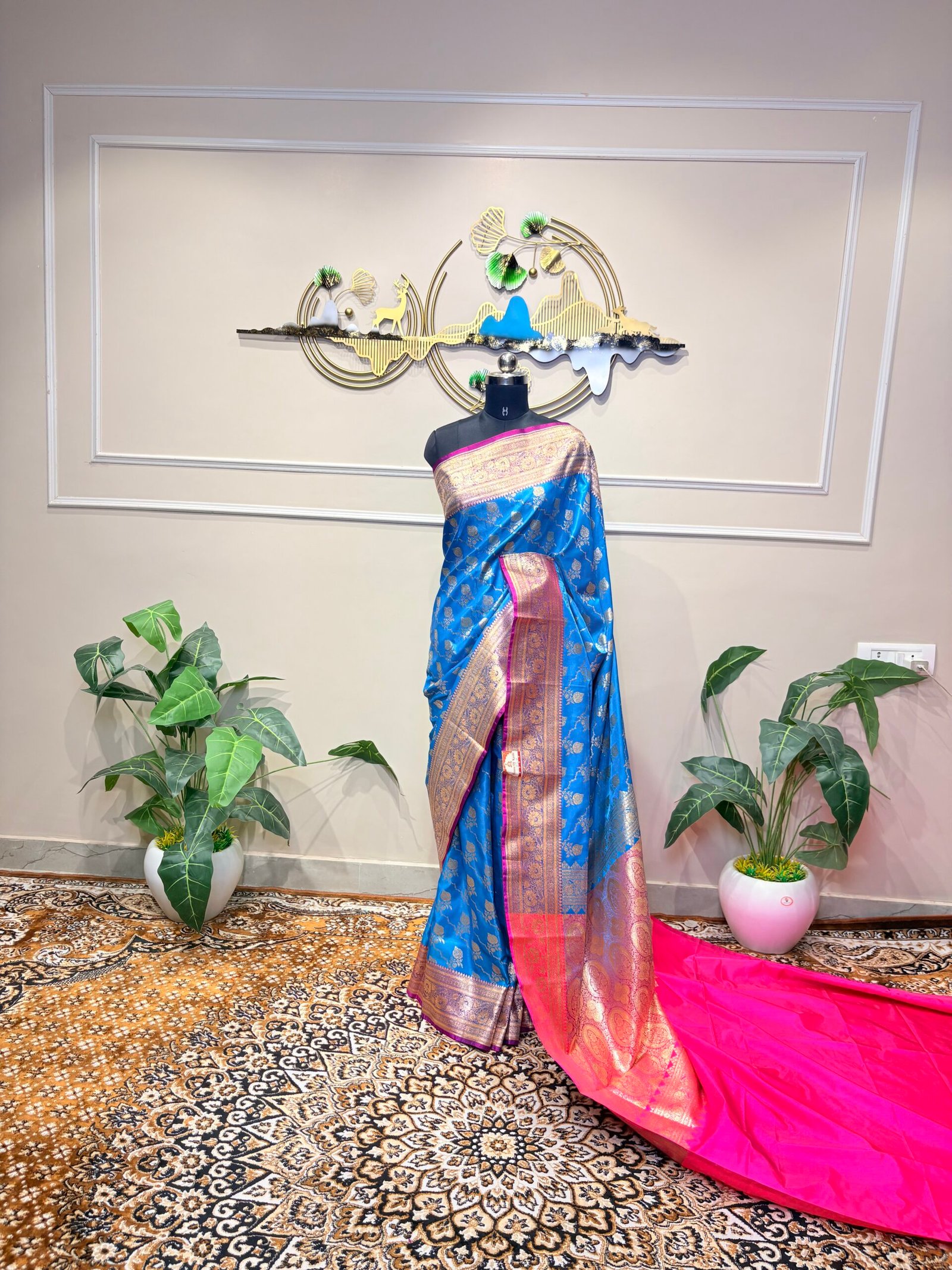 Royal Azure Blue & Magenta Banarasi Saree - Image 2