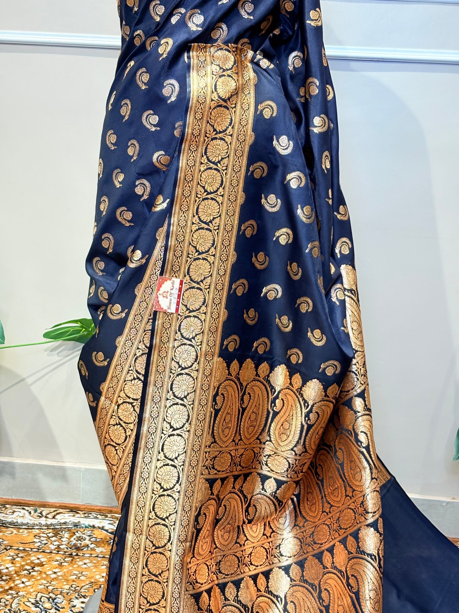 Deep Maroon Banarasi Katan Silk Saree with Antique Gold Zari Paisley Weaving - Image 6